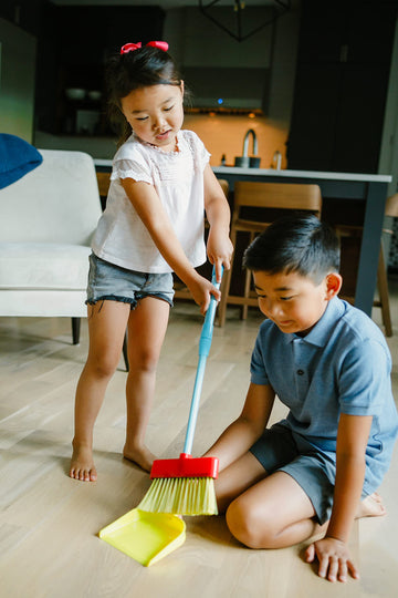 Chuckle & Roar - Lil Helper Keeping Tidy Set - Active Imagination Engaging Pretend Play - 7 Piece Cleaning Set For Preschoolers