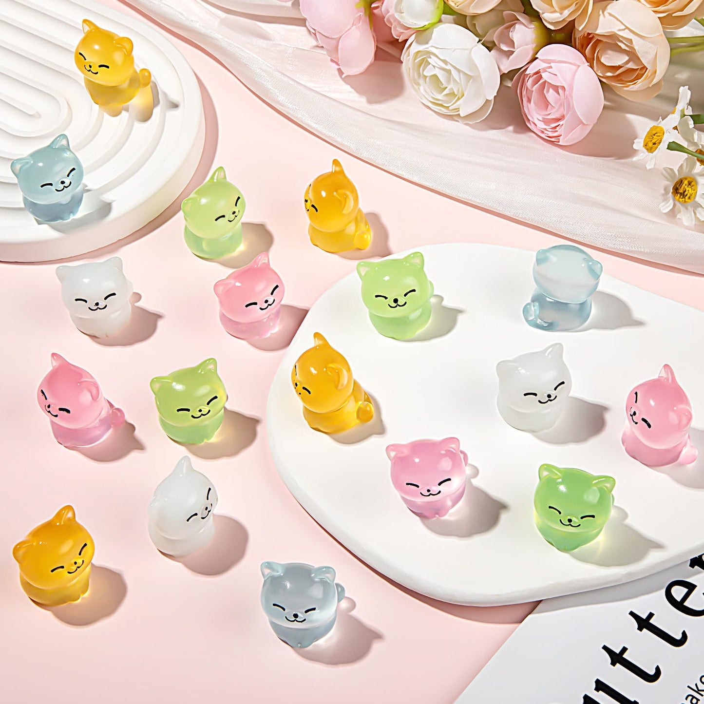 HFAYDZSW Luminous Mini Resin Cat, Miniature Cat, 20Pcs Glow in The Dark Tiny Cat Ornament for Garden Landscape Aquarium Dollhous
