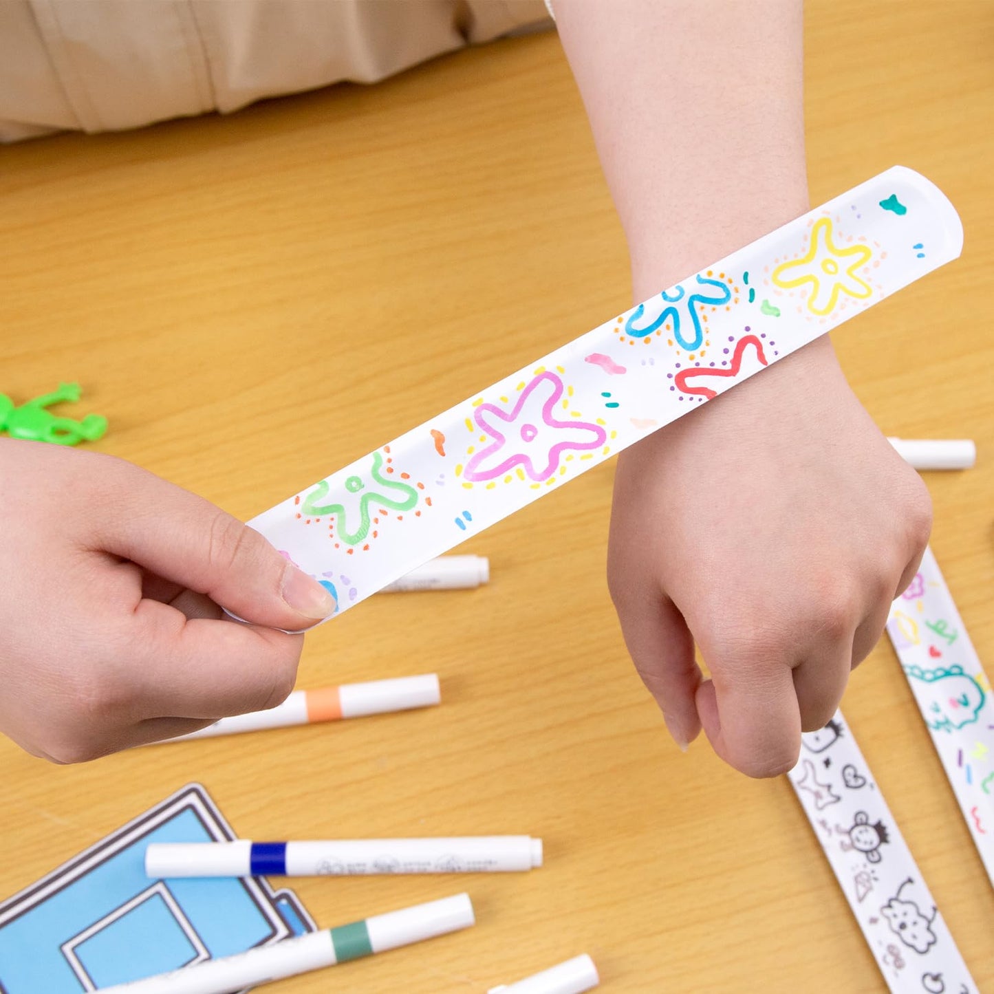 MCPINKY 64PCS Slap Bracelets White, Blank Snap Bands Party Slap Bracelets DIY Wrist Bands for Kids Birthday Party Favors School