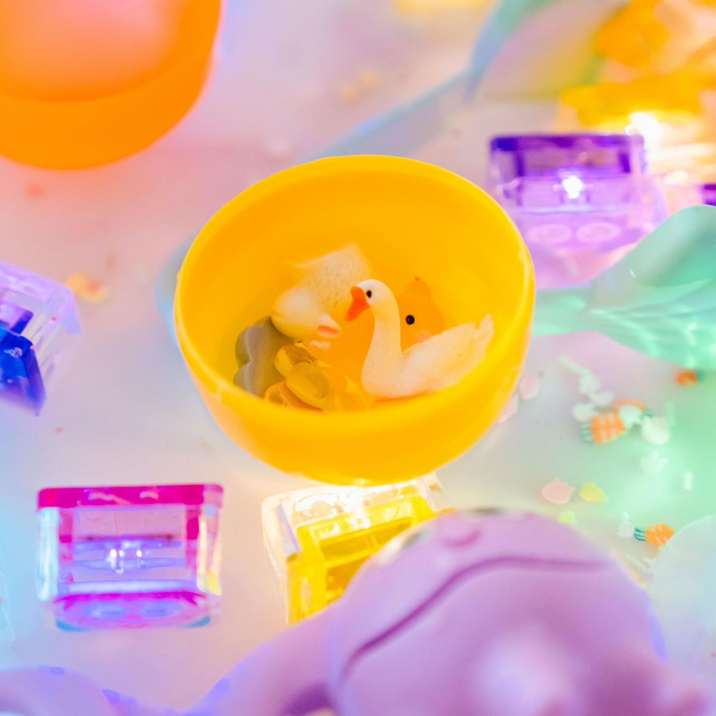 Glo Pals Sensory Play Pack Bundle With Sensory Play Jar, Green Pippa Light-Up Cubes, & Fun Fillers (Barnyard Blast)