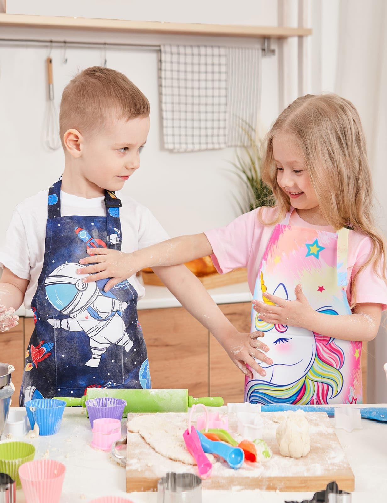 Wernnsai Kids Aprons - Unicorn Art Aprons For Girls Kids Waterproof Toddler Chef Aprons Cooking Baking Painting Gardening Apron For Kids With Pocket Kitchen Classroom Art Smocks Age 2-5 Years