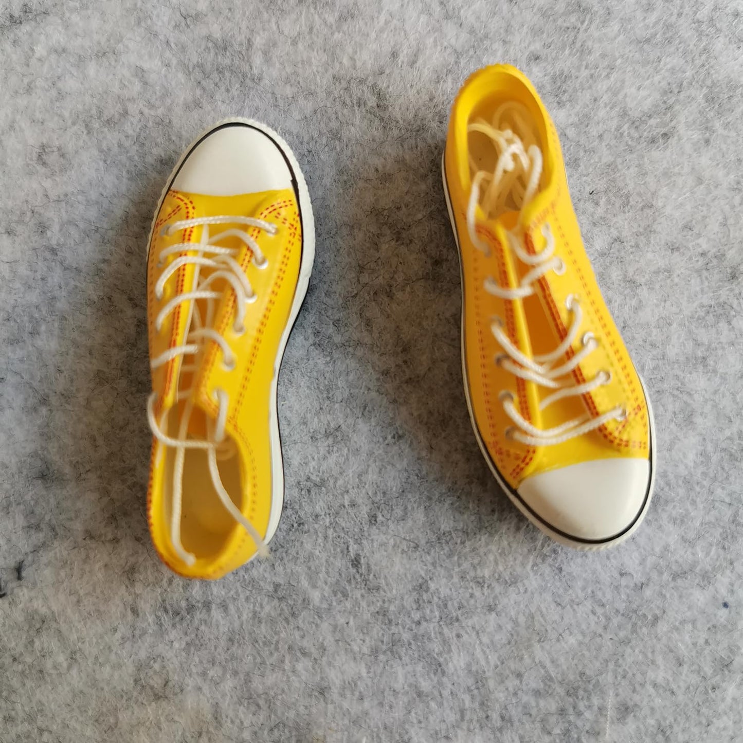 1:6 Scale Figure Shoes Sneakers Shoe for 1/6 12 inch Male Action Figure Toy (Yellow)