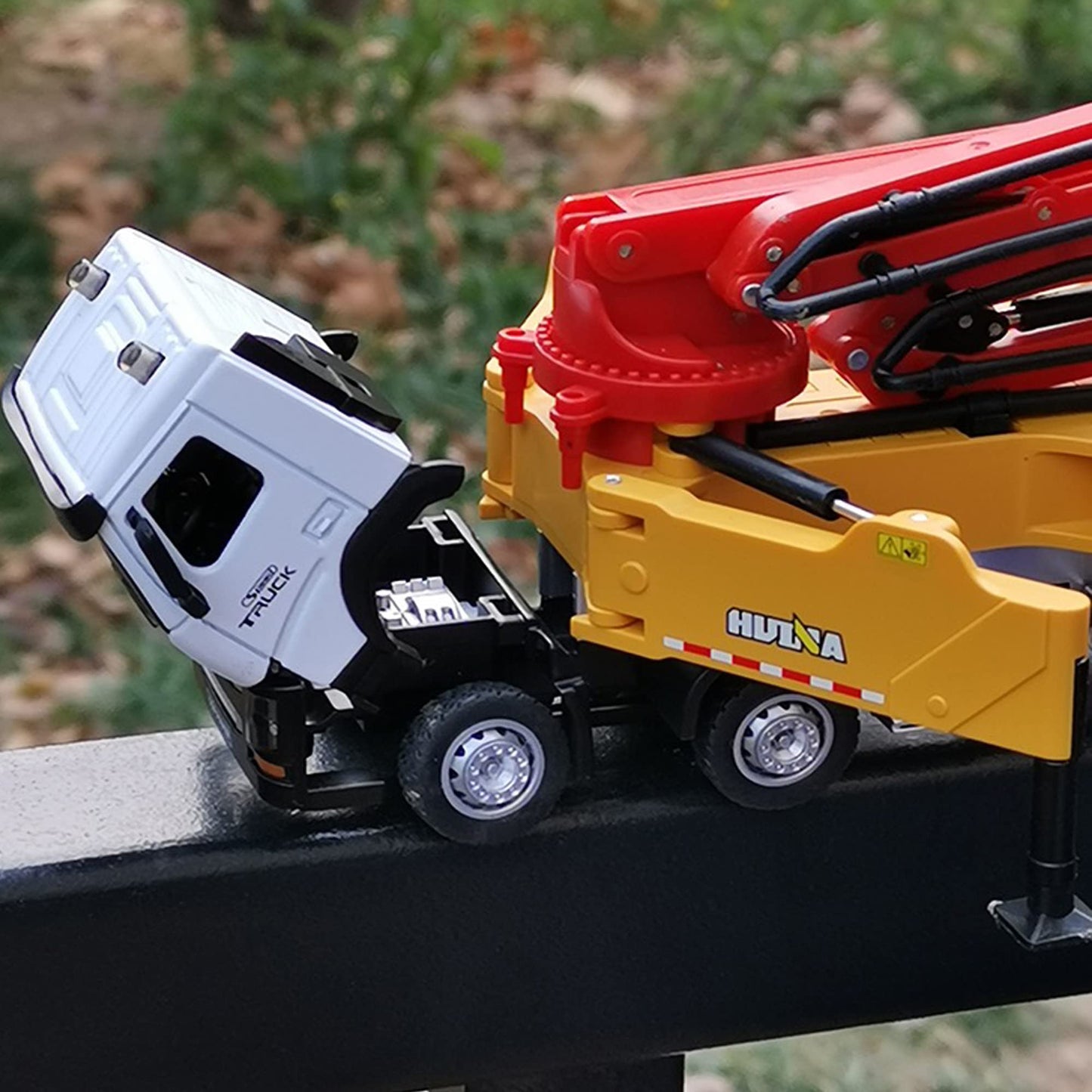 Qcar Concrete Pump Truck Construction Vehicles Toys,1:50 Scale Diecast Site Concrete Pump Truck, Toy Trucks for Kids