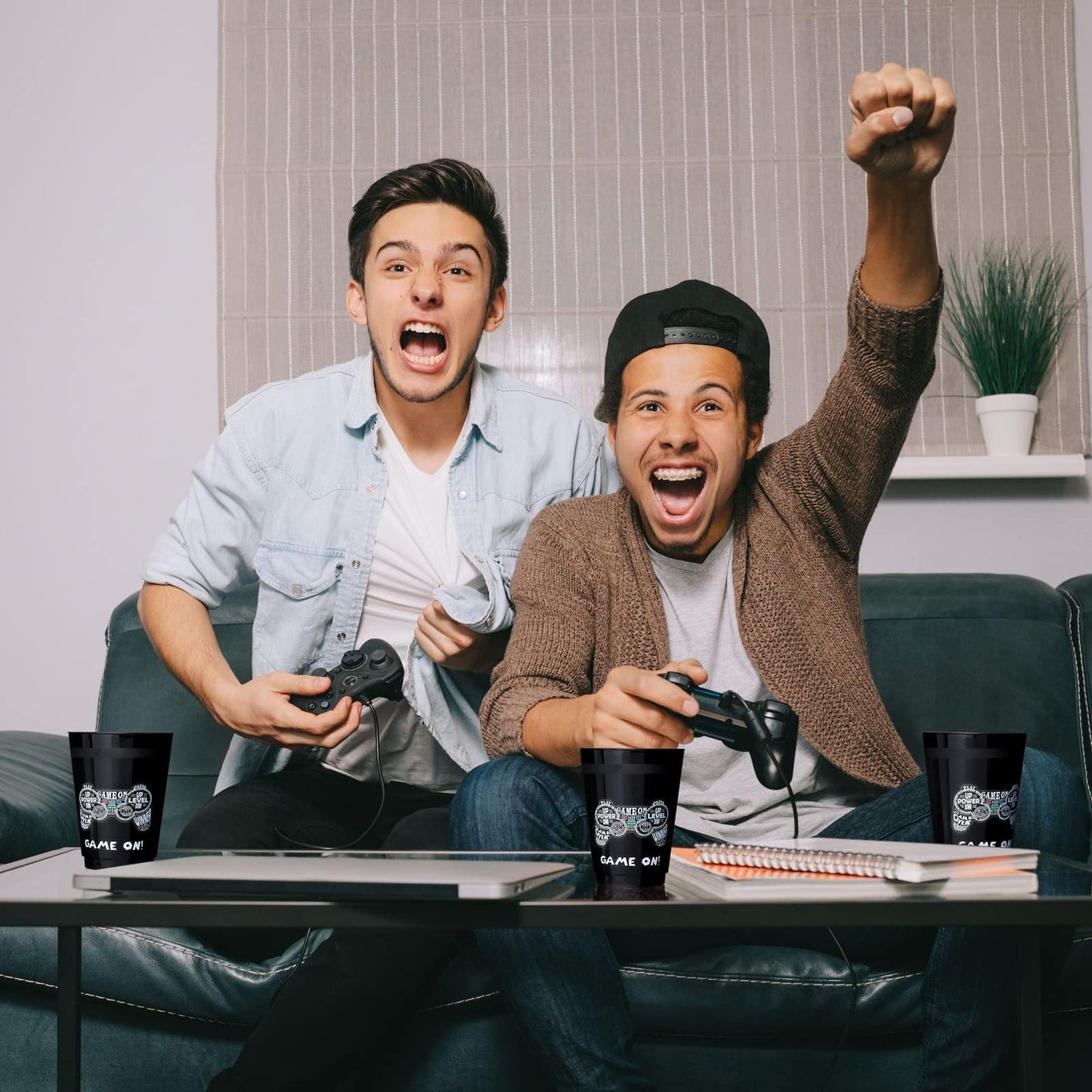 BLUE PANDA Video Game Party Cups for Kids Birthday (16 oz, Black, 16 Pack)