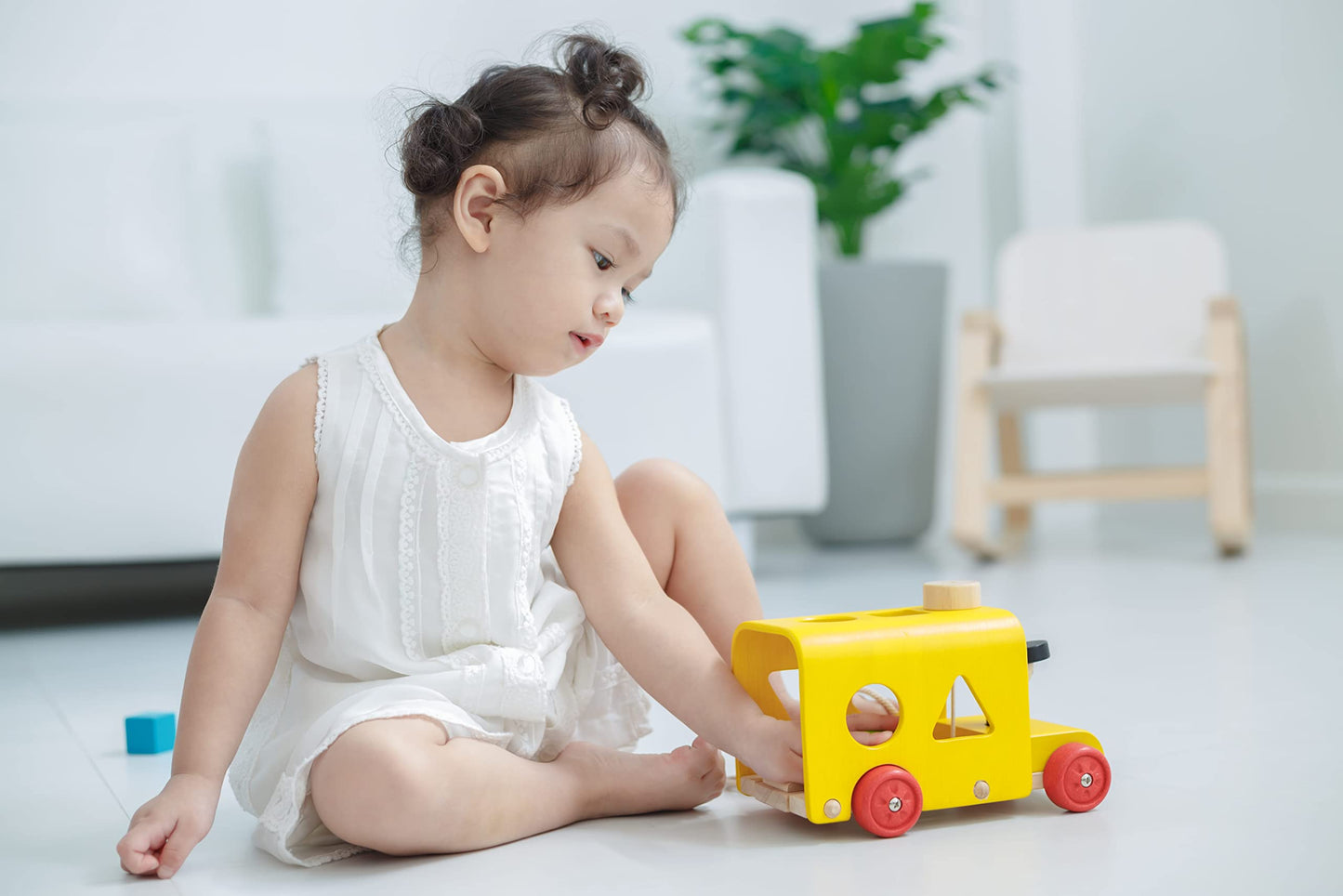 Plantoys Sorting Bus Pull Toy - Sustainably Made From Rubberwood Featuring Organic-Pigment Coloring And Water-Based Dyes With 3 Colorful Shapes And Pull-Along Bus