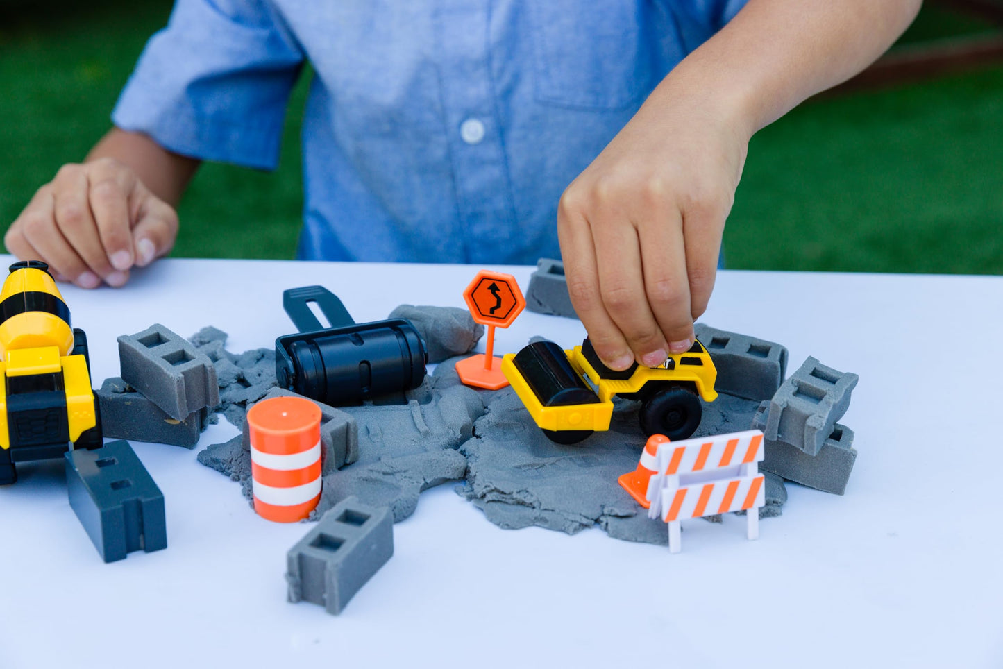 Cat Construction Toys, Dig N' Build Concrete Playset With 10 Oz Of Compound, 2 Little Machine Vehicles, Ages 3+