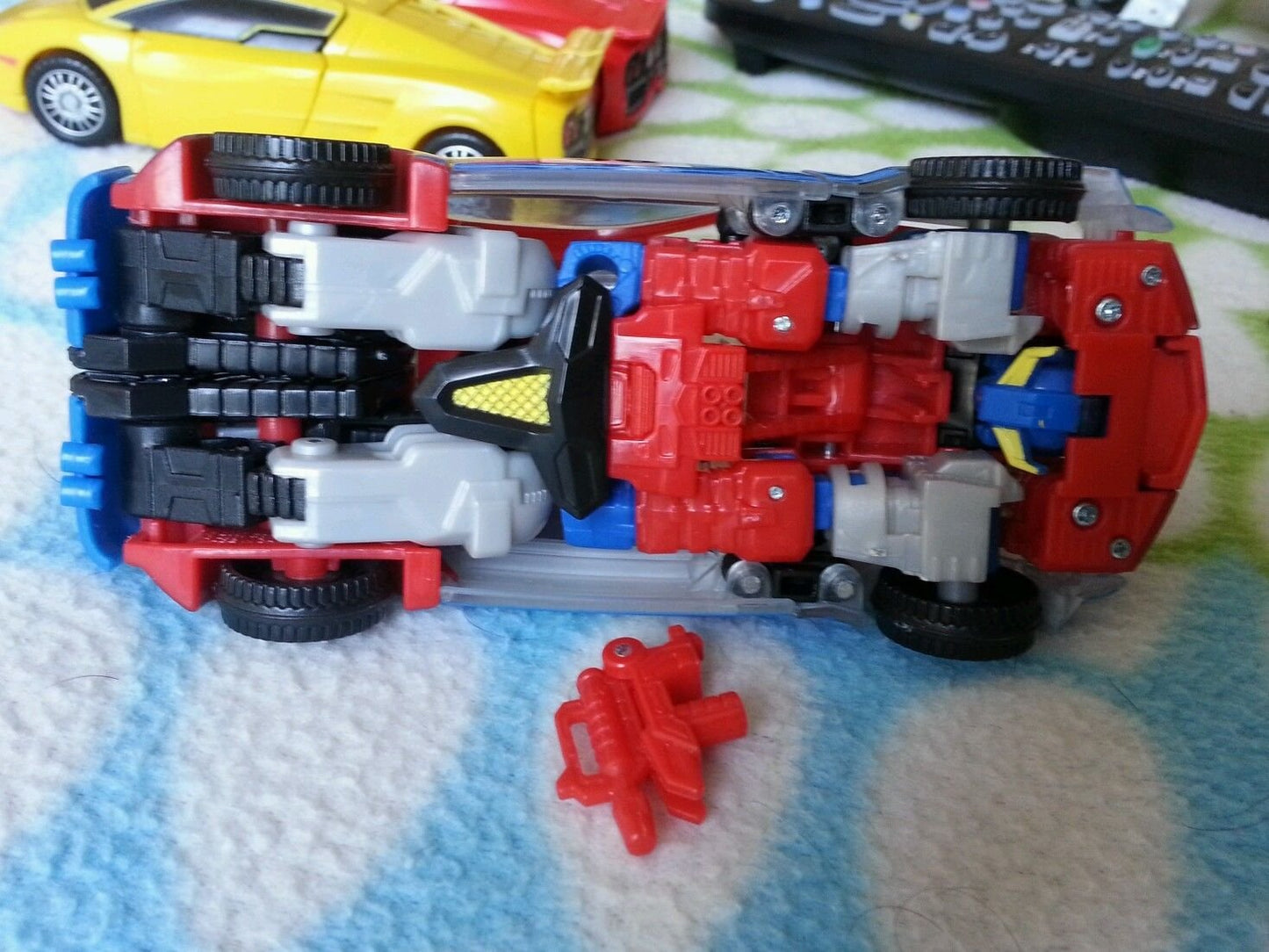 Hasbro Transformers Universe Generation Series 1 Deluxe Figure Smokescreen