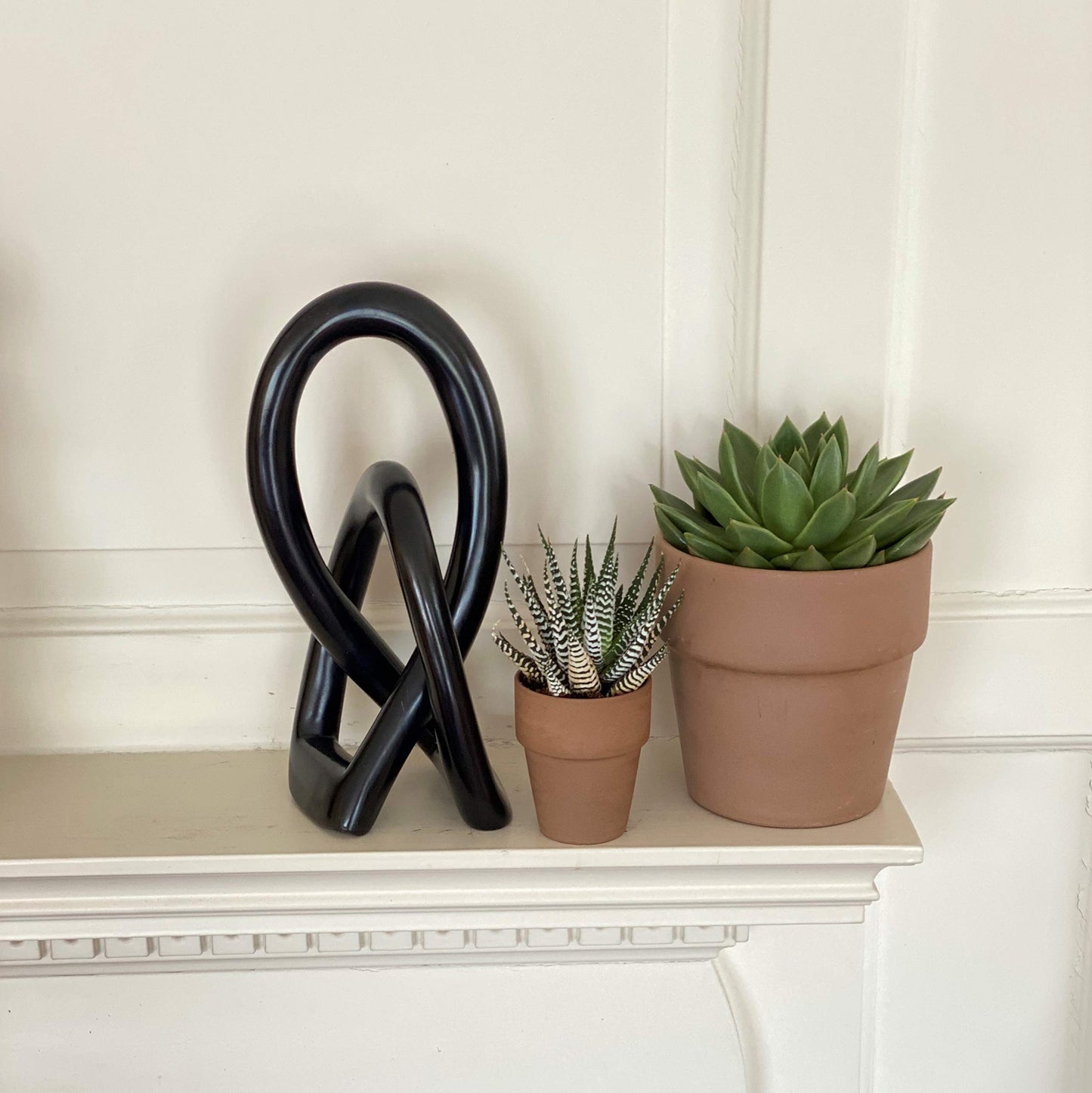 Global Crafts Natural Soapstone 10-Inch Lover'S Knot In Black