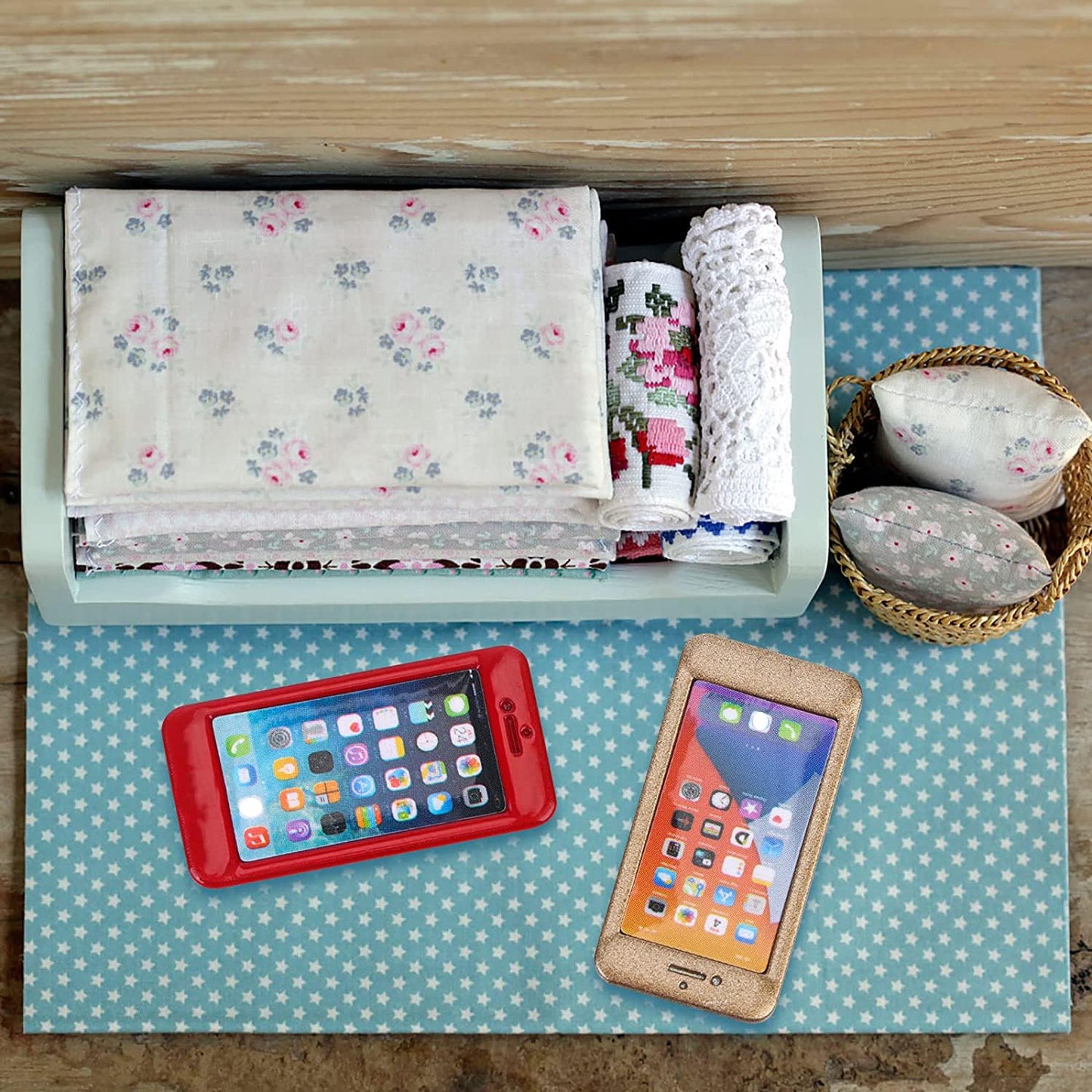 Tboxbo 7 Pack 1/12 Scale Dollhouse Cell Phone Simulator Accessories Mini Telephones Dollhouse Accessories Scene Simulation Miniatures Playset