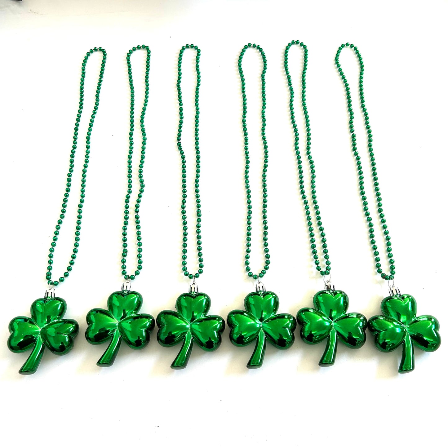 Gzyssl 12 Pcs St. Patrick Jumbo Shamrock Pendant Bead Necklaces Green Irish Festival Shamrock Parade Beads Necklaces Party Suppl