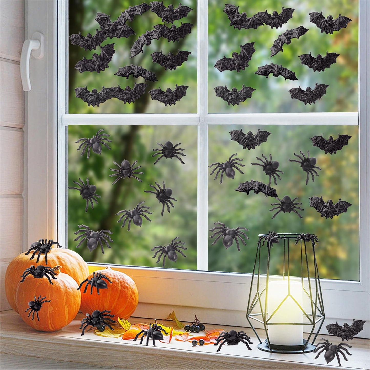 Ozio Halloween Decorations, 200 Pcs Mini Plastic Spiders Bats For Creepy Scary Prank Toys Plastic Insect Toys Halloween Miniatur