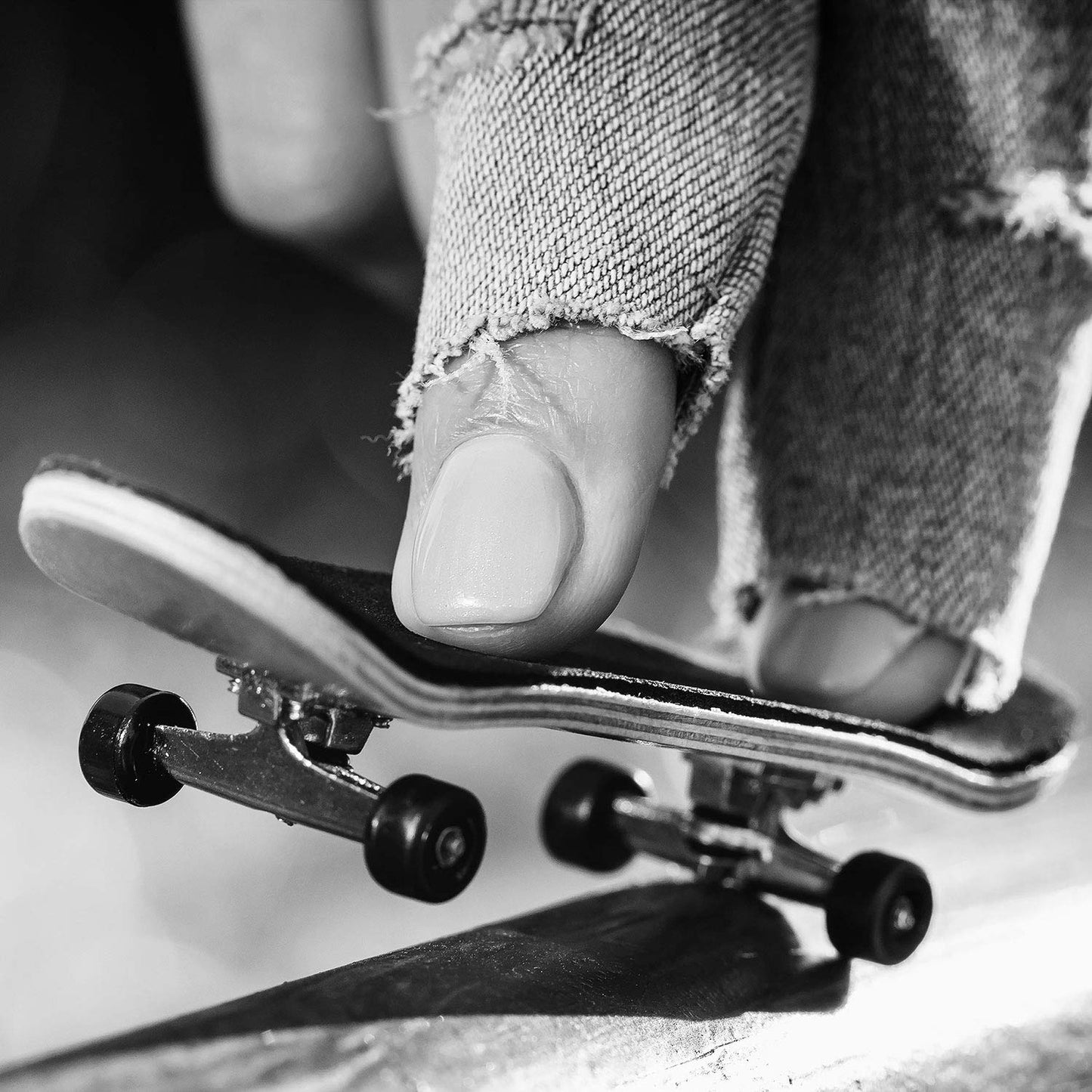 25 Pieces Fingerboards Set Mini Finger Skateboard Fingertip Movement Party Favors Finger Skate Include Replacement Wheels And Tools