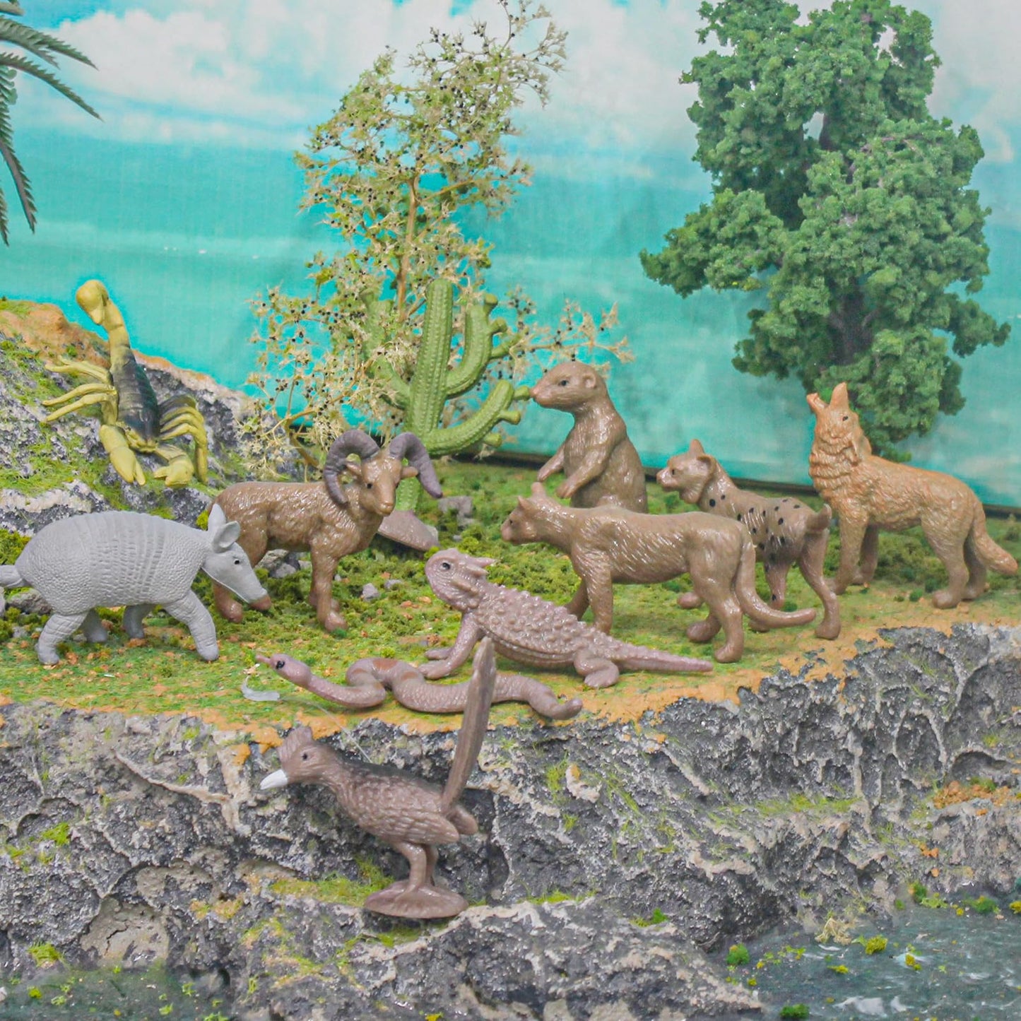 BRETOYIN 11PCS Mini Desert Animals Figurines Set Desert Realistic Desert Animals Figurines Toys Party Decorations Tabletop Decor