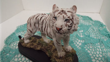 Stealstreet Ss-G-19718 White Tiger Collectible Wild Cat Animal Decoration Figurine Statue