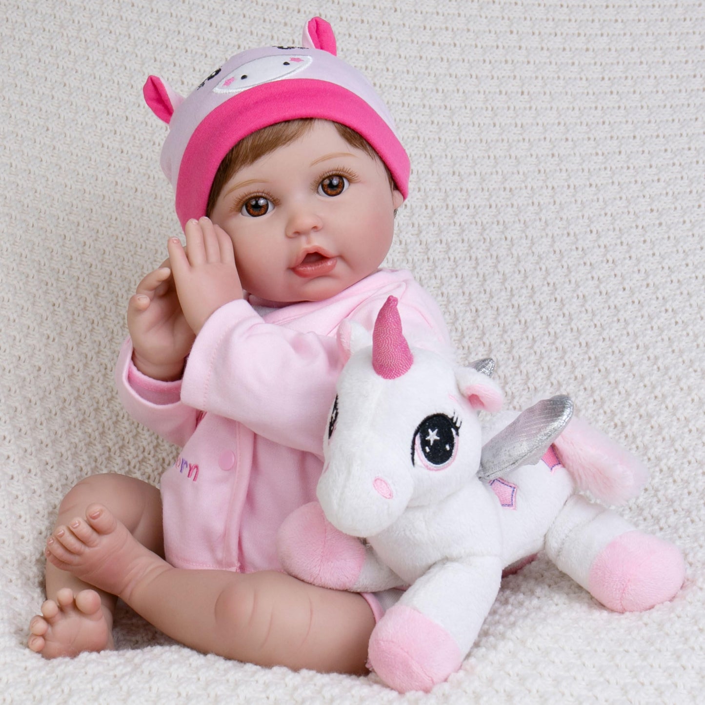 Ekokiz Lifelike Baby Dolls, 22-Inch Reborn Baby Dolls Soft Cloth Body Realistic Baby Doll Adorable Real Life Baby Dolls With Clo