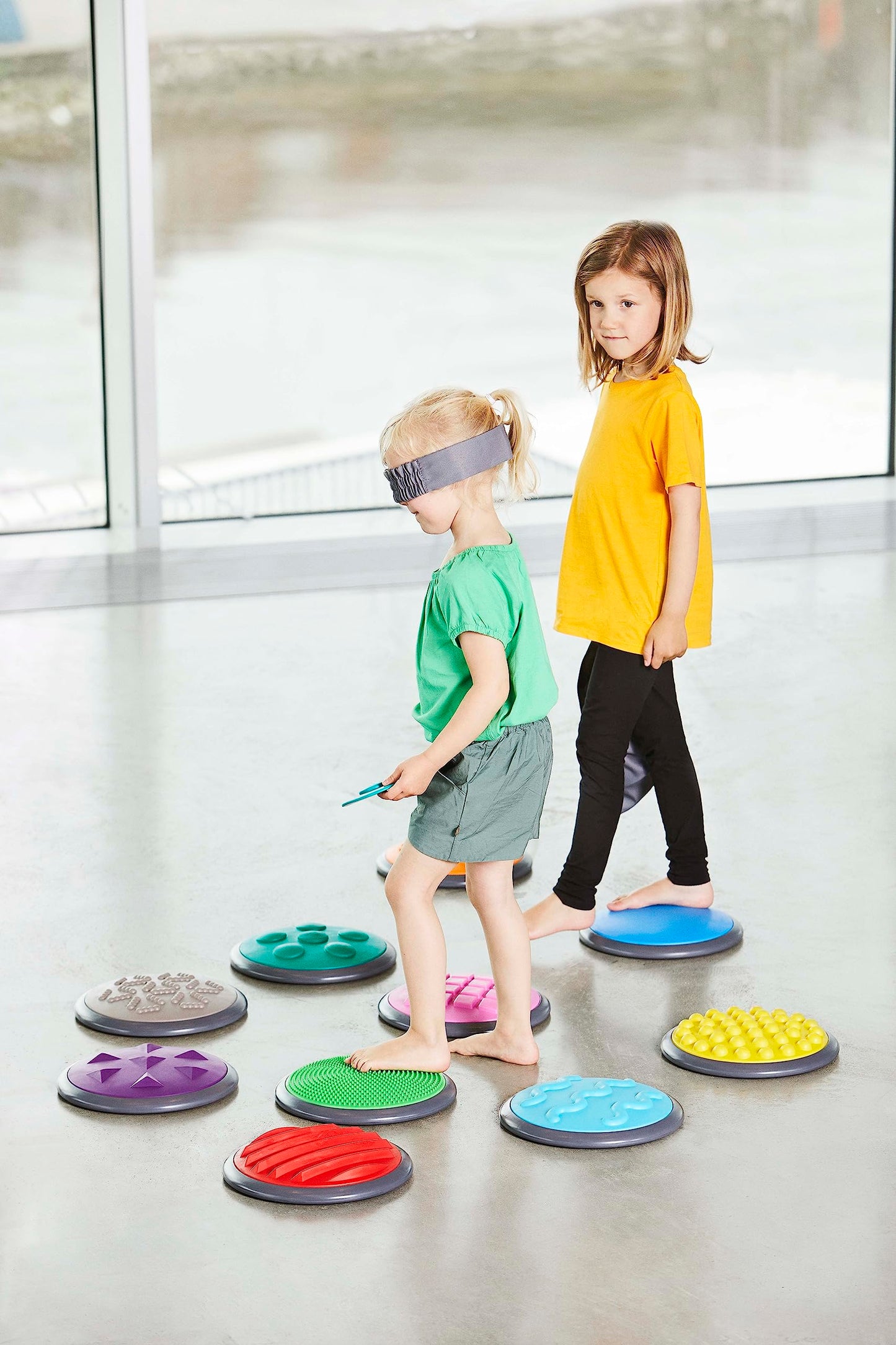 Gonge Tactile Sensory Discs - Set Of 20 Textured Stepping Discs, Sensory Exploration, Cognitive Development - Includes Blindfold - Ages 1+, Vibrant