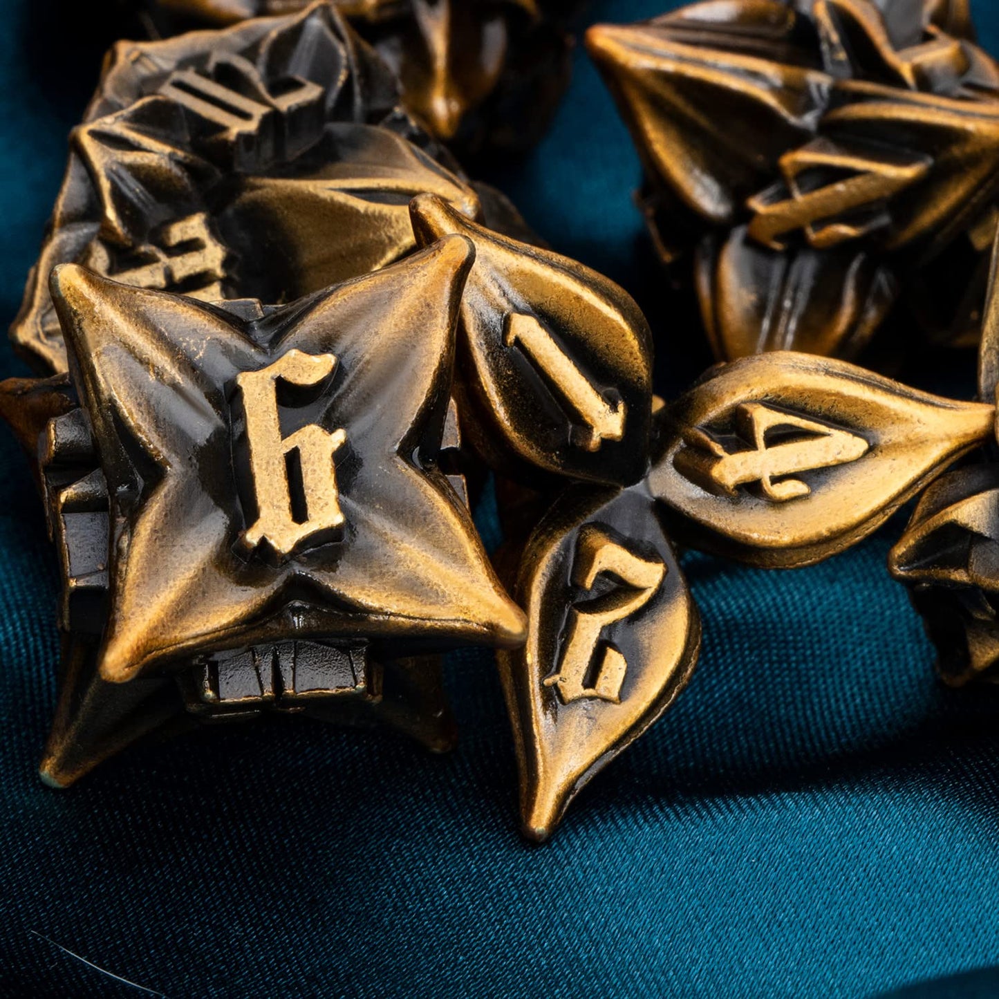 ARUOHHA Metal D&D Dice Set DND Ancient Gold D&D Dice Set with Gift Box, D + D 7PCS Leaf Design Polyhedral Dice Dungeons and Drag