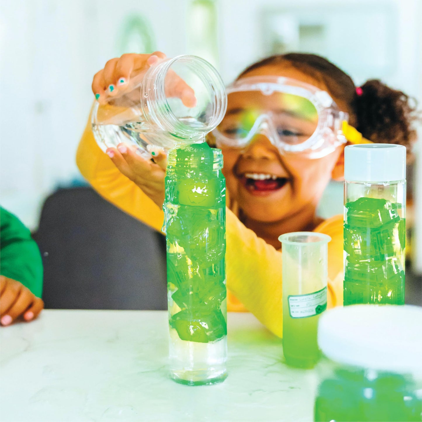 New Glo Pals Pippa Water-Activated Bath Toy With 6 Reusable Light-Up Cubes For Sensory Play