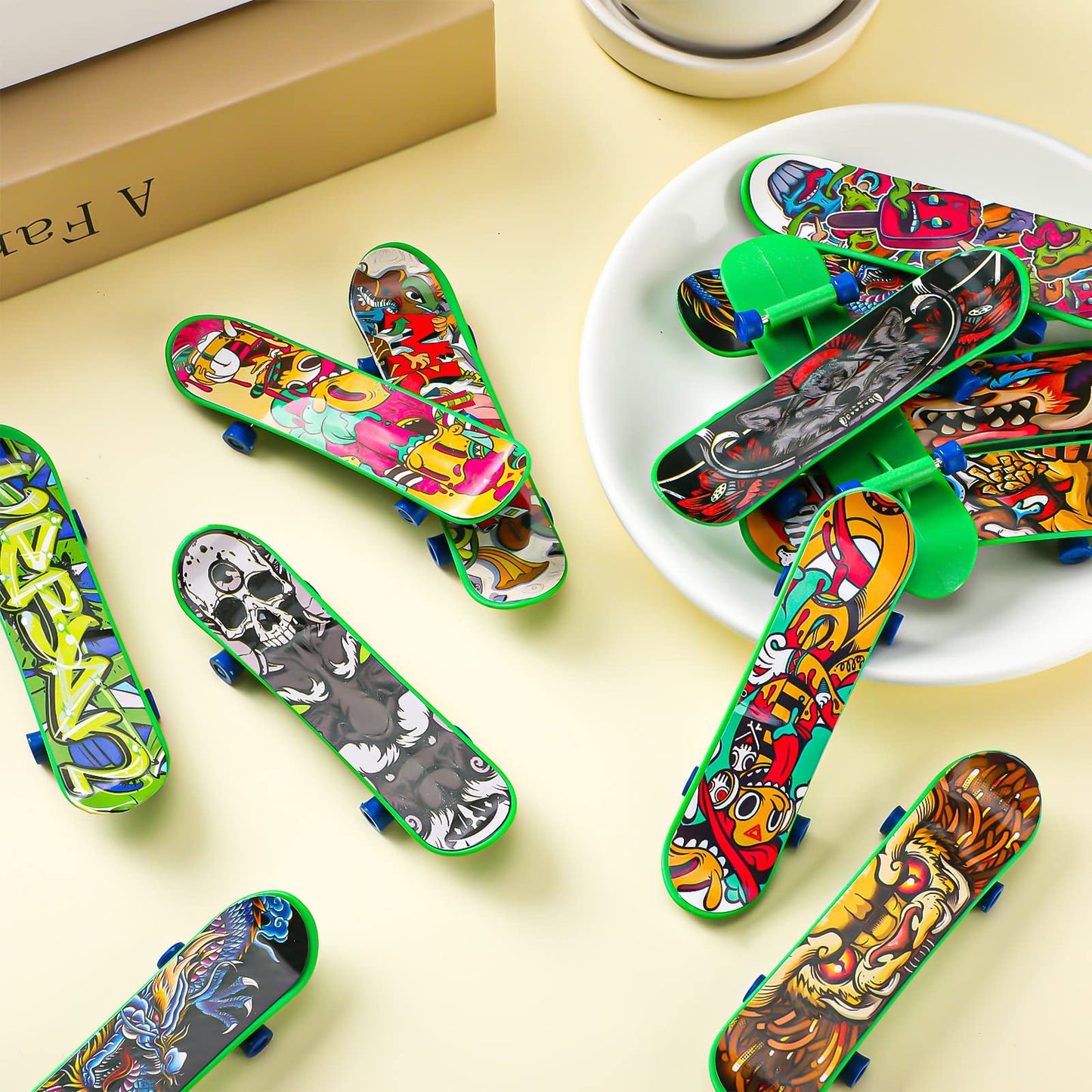 Sosation 18 Pcs Mini Finger Skateboard Christmas Party Gift Favors Mini Skateboards Novelty Fingerboard Decorations Fingertips M