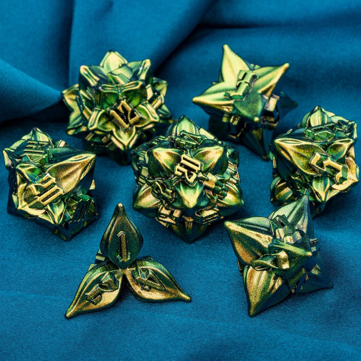 ARUOHHA 7PCS DND Metal Dice Set Yellow Green Dungeons and Dragons Leaf Design D&D Dice, 6 Sided Handmade Polyhedral Dice RPG Rol