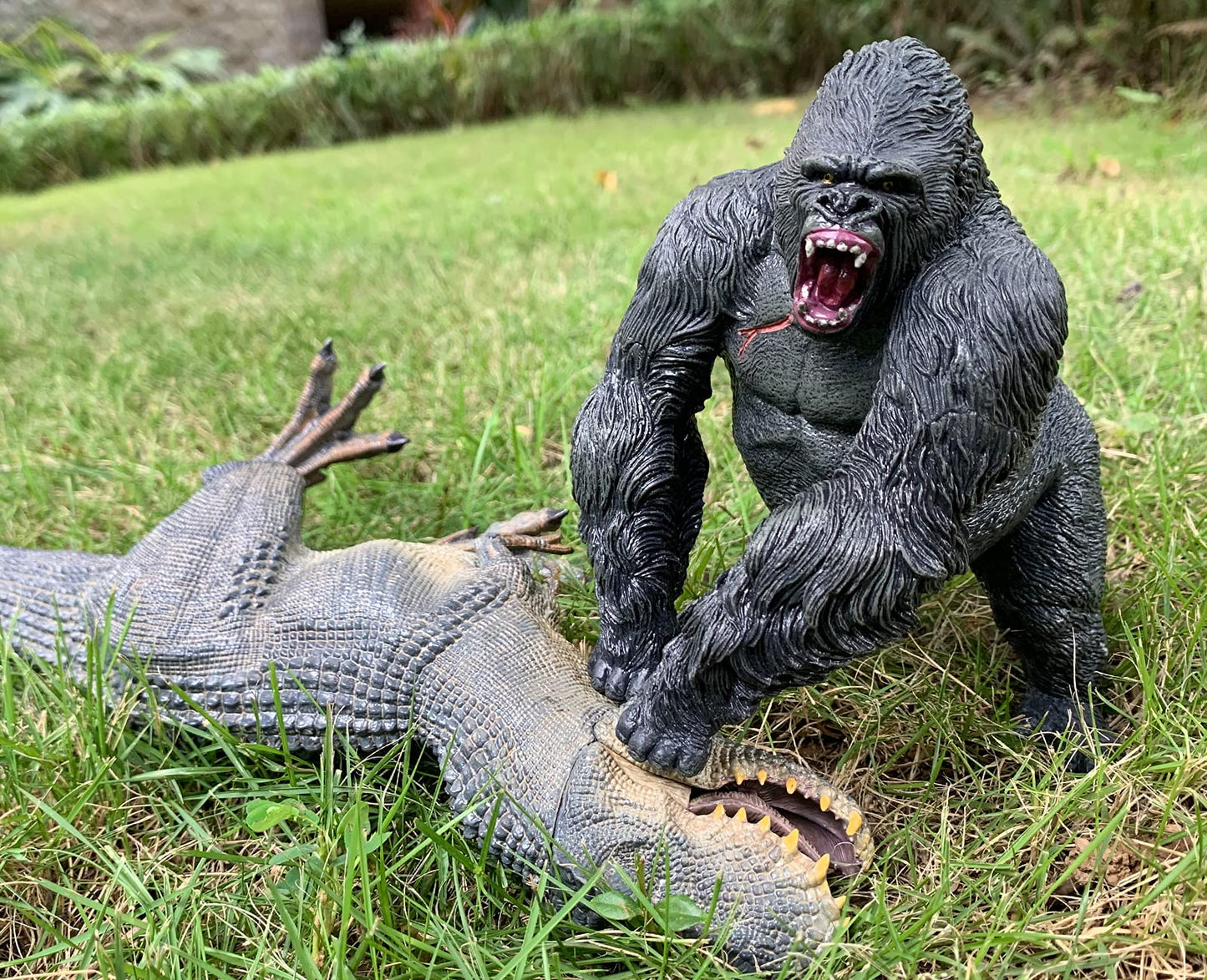 King Kong VS Vastatosaurus Rex Dinosaur Toys with Realistic Rock Action Figure Rampage Gorilla Fight Tarbosaurus Animal Figurine