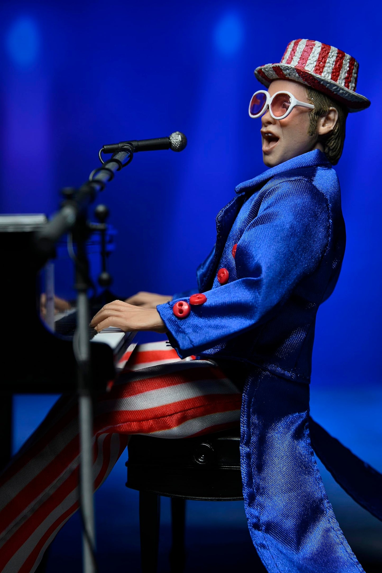 NECA - Elton John 8 Clothed Action Figure with Piano - Live in 76