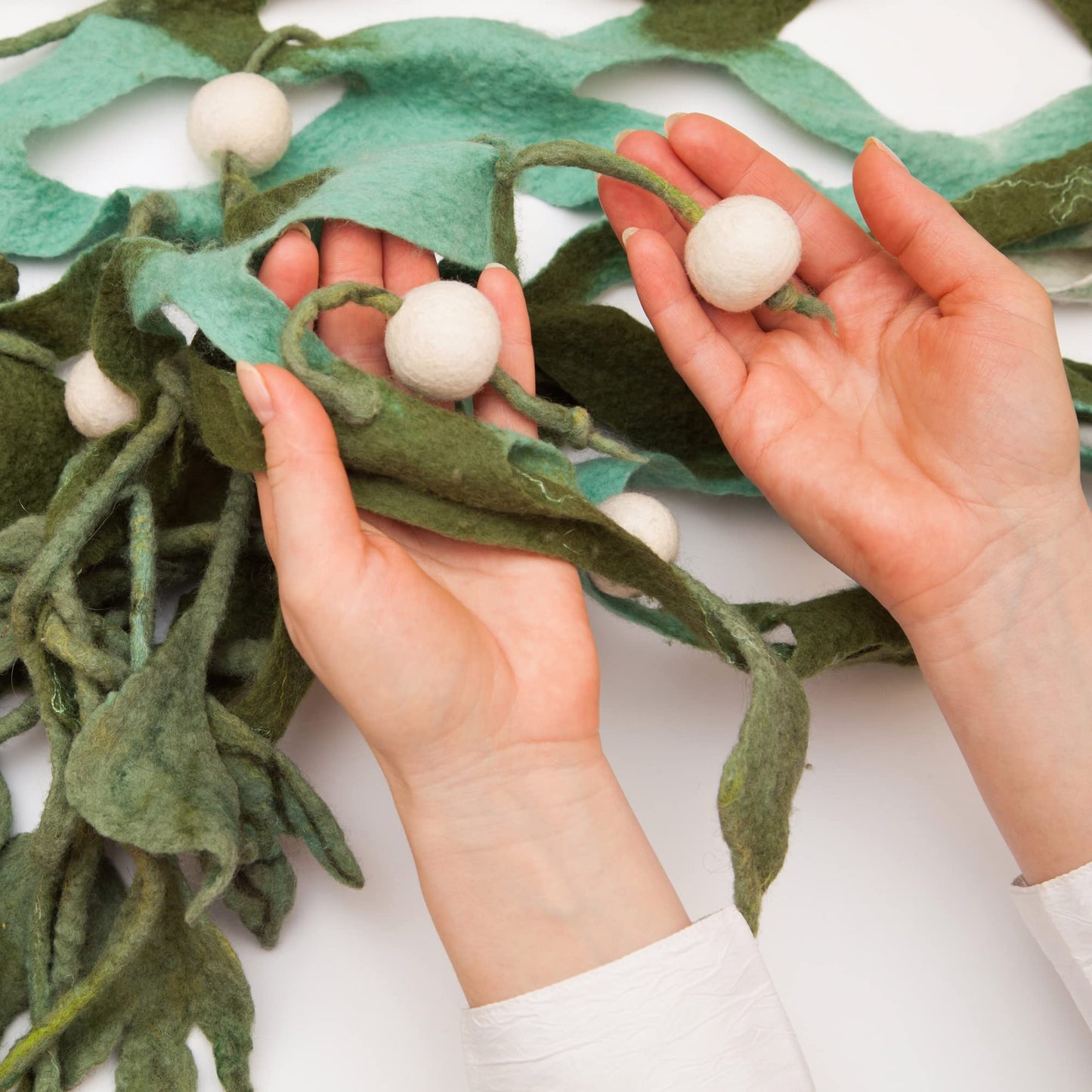 Glaciart One Wool Felt Balls, Felt Ball (240 Pieces) 2.5 Centimeters - 1 Inch, Handmade Felted Pure White Color - Bulk Small Puf