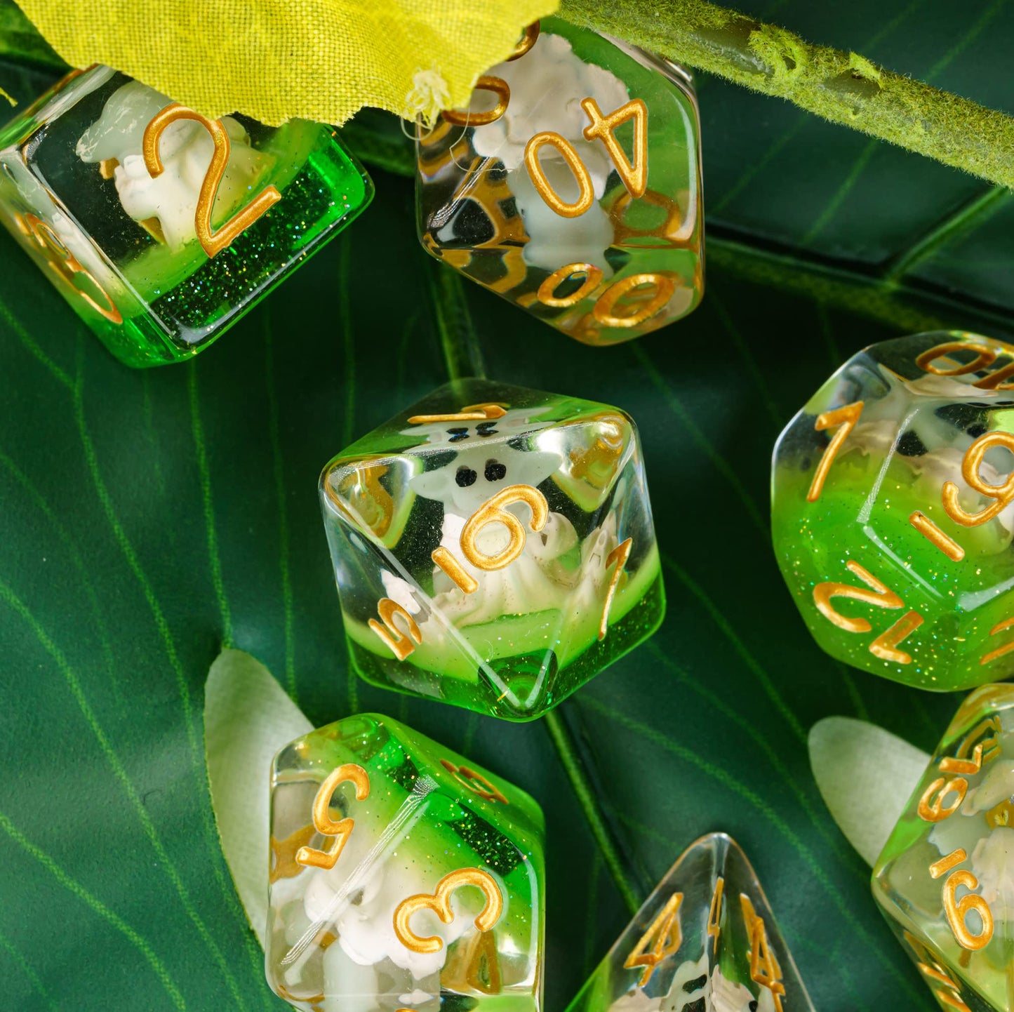 Cusdie 7-Die DND Dice, Polyhedral Dice Set Filled with Animal, for Role Playing Game Dungeons and Dragons D&D Dice MTG Pathfinde
