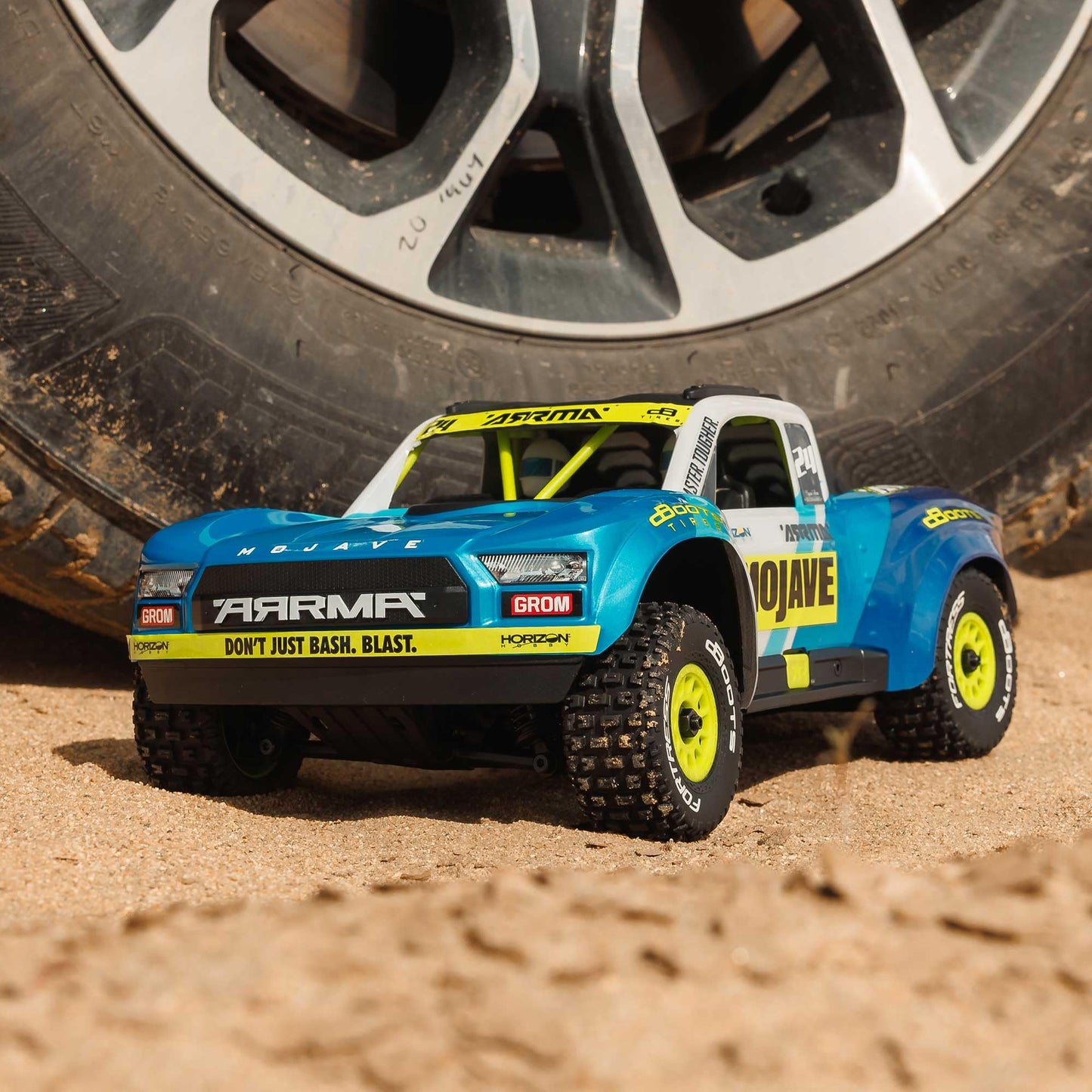 ARRMA RC Truck Mojave GROM 4x4 Smart Small Scale Desert Truck, RTR (with Battery and Charger Included) Blue/White ARA2104T2