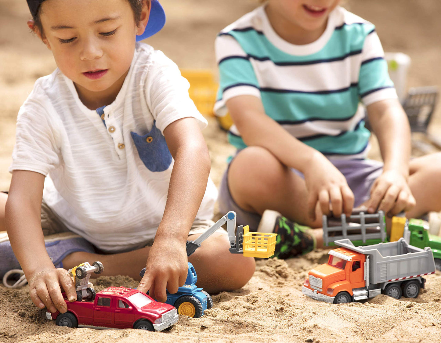 Driven by Battat - Micro 1:24 Scale - Dump Truck Toy - Construction Car Toy with Lights, Sounds & Movable Parts - Gift for Boys