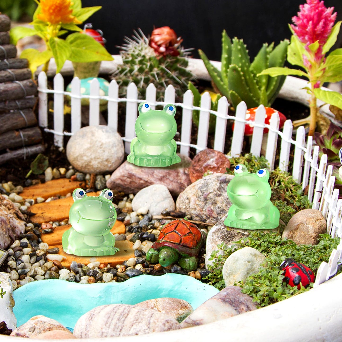 Chitidr Resin Mini Frogs Green Tiny Frog Glow in The Dark Tiny Frogs Luminous Mini Frogs Miniature Figurines Frogs DIY Crafts To