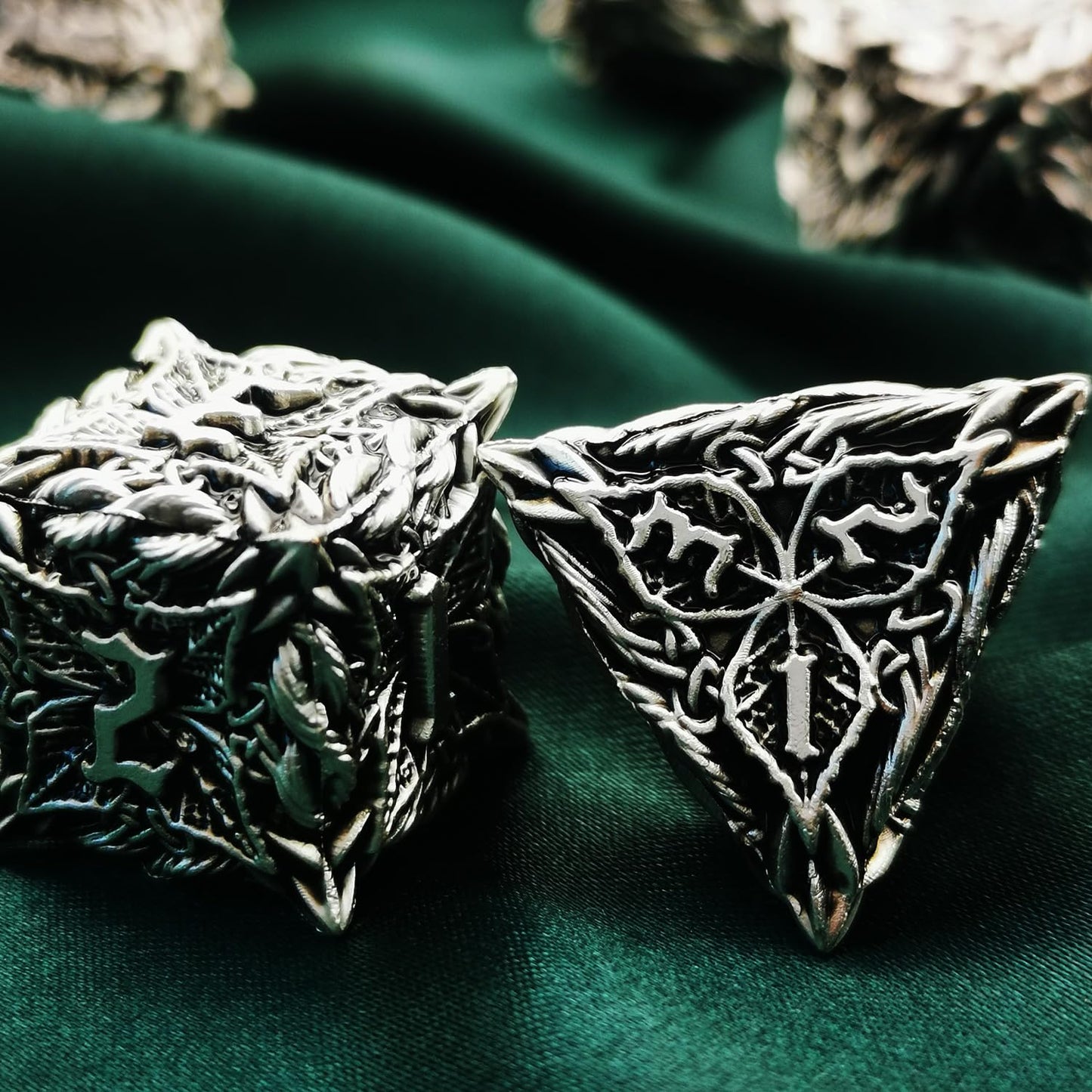 Haomeja Dnd Metal Dice Set - Leaf Vine Design, 7-Piece Polyhedral Dice For Dungeons And Dragons (Silver, Black)