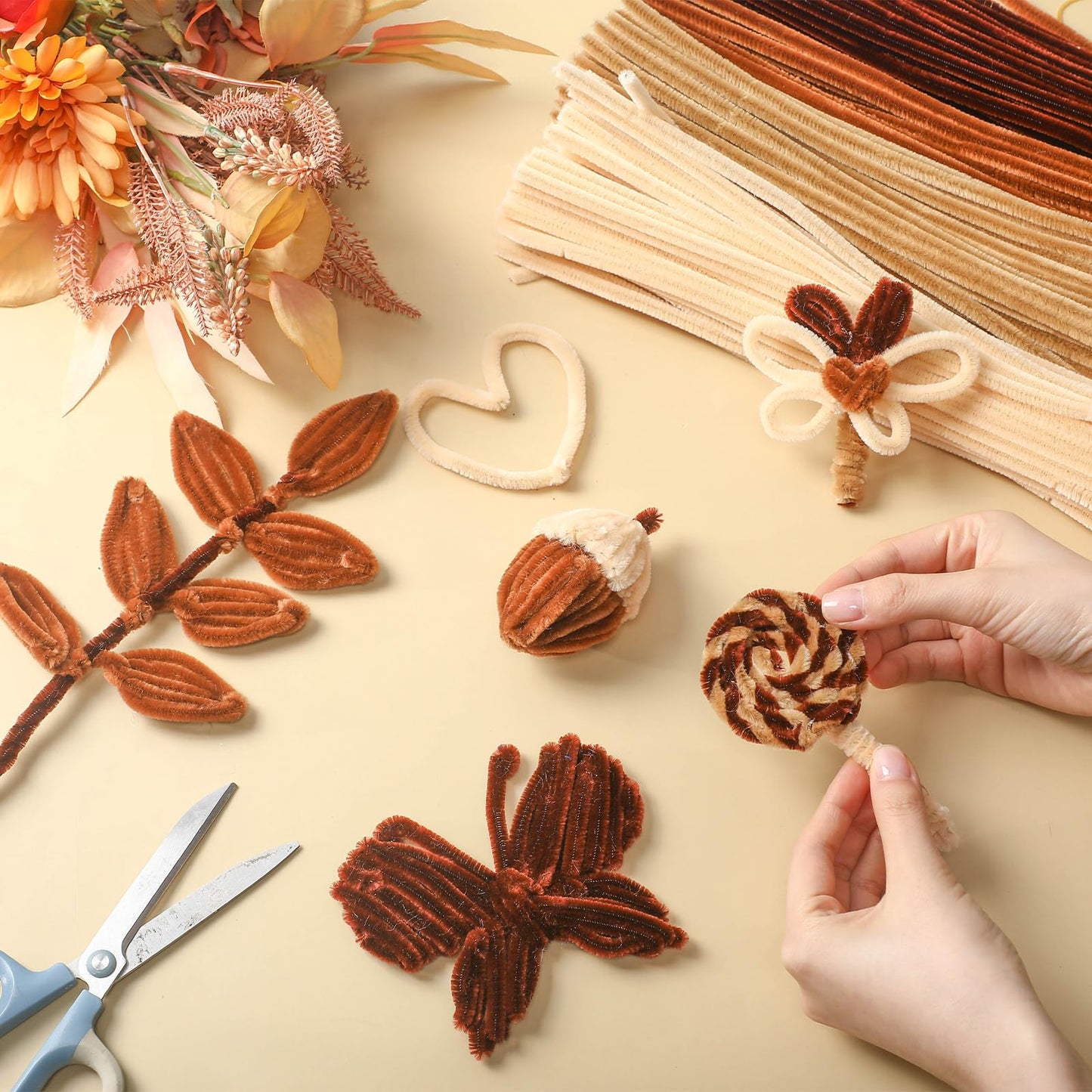 RoundFunny 400 Pcs 24 Inch Extra Long Brown Pipe Cleaners Chenille Stem Thick Fluffy Pipe Cleaners Craft Supplies for Halloween