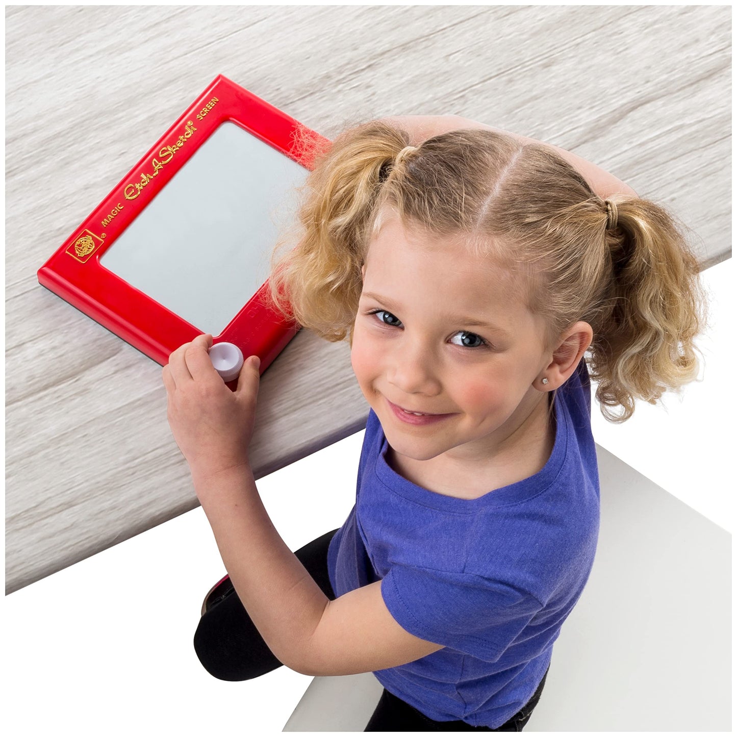 Etch A Sketch Classic, Drawing Toy with Magic Screen, for Ages 3 and up (Style May Vary)