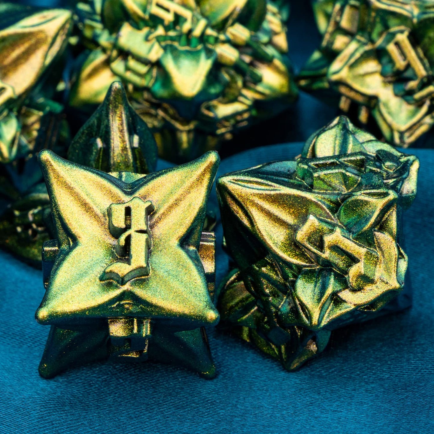 ARUOHHA 7PCS DND Metal Dice Set Yellow Green Dungeons and Dragons Leaf Design D&D Dice, 6 Sided Handmade Polyhedral Dice RPG Rol