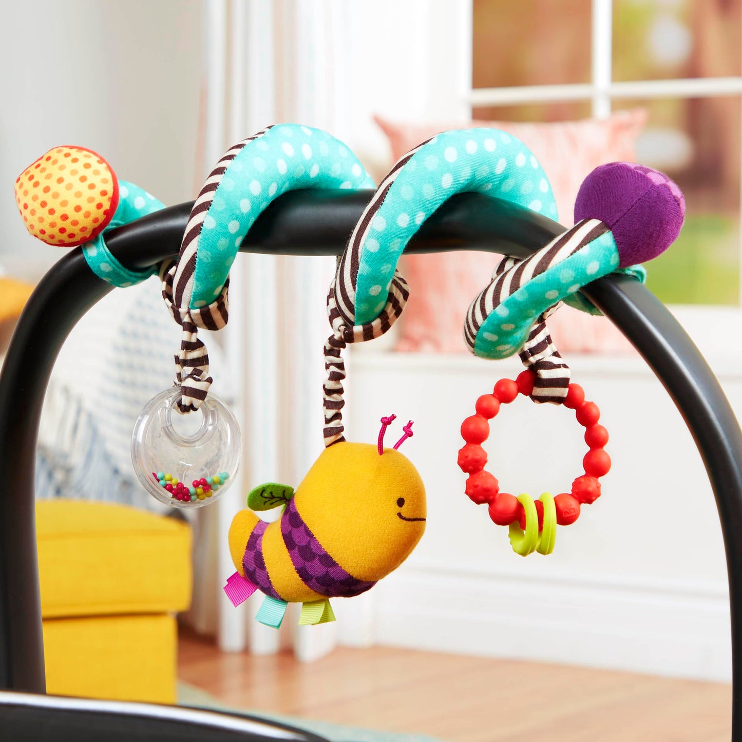 B. Toys- B. Baby– Wiggle Wrap- Baby Toy – Toy For Car Seat, Stroller, Crib – Spiral With 3 Hanging Toys – Rattle, Plush Bee & Teether – Wrap Around Infant Toy – 0 Months +
