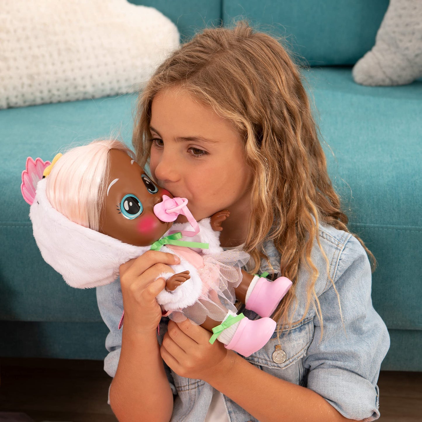 Cry Babies Kiss Me Daphne - 12' Baby Doll | Deluxe Blushing Cheeks Feature | Shimmery Changeable Outfit With Bonus Baby Bottle, For Girls And Kids 18M And Up