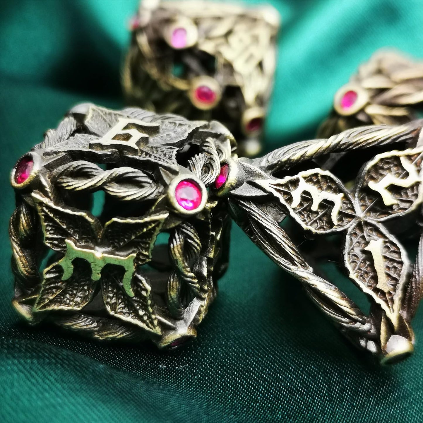 Mjdiceok Hollow Magic Vine Leaf Metal Dice Set Dnd Dice Set 7 Role Playing Dice D&D Dungeons And Dragons Dice (Ancient Bronze +