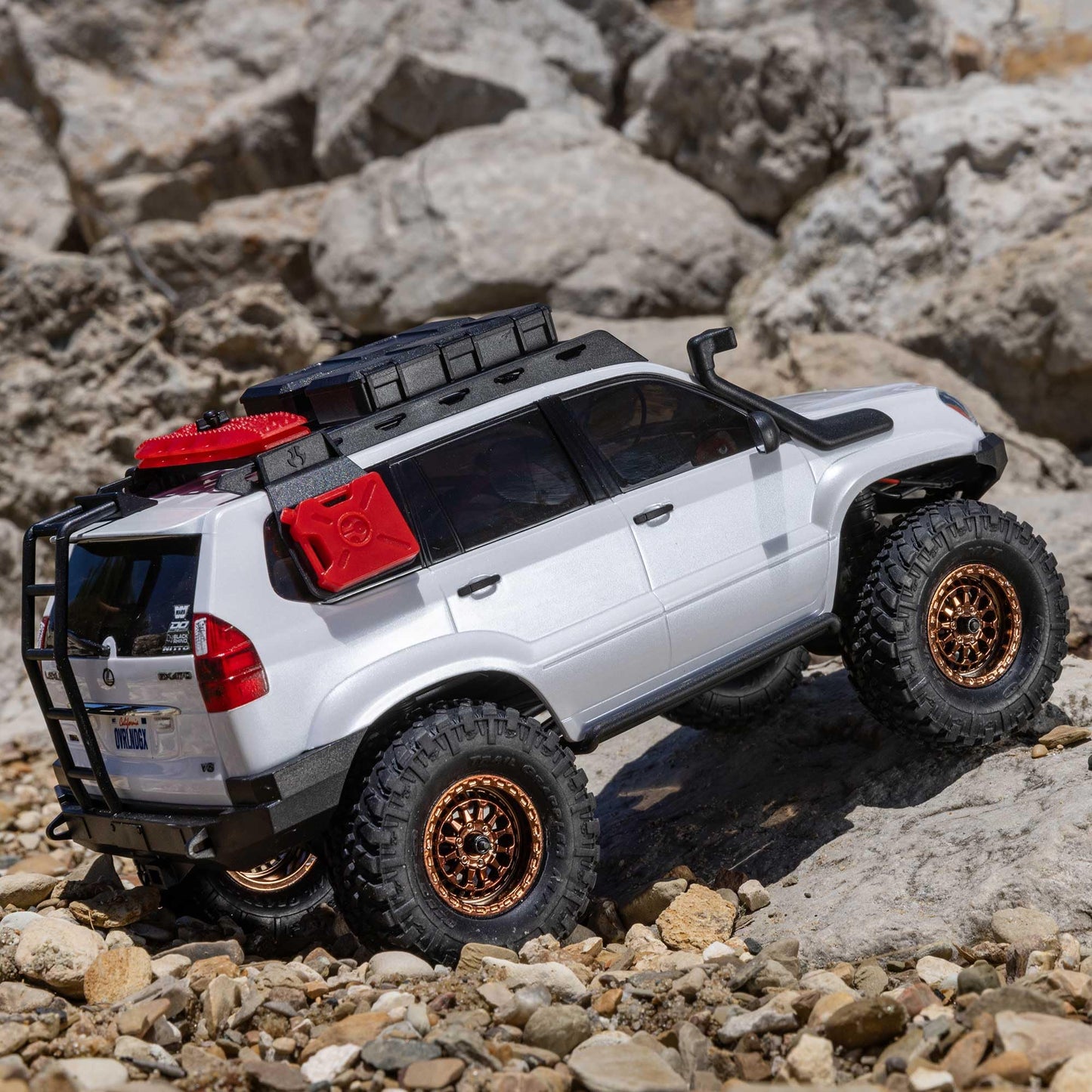 Axial Rc Truck Scx24 Lexus Gx470: 1/24 4Wd Rtr (Everything Needed To Run Is Included), White, Axi-1532T1