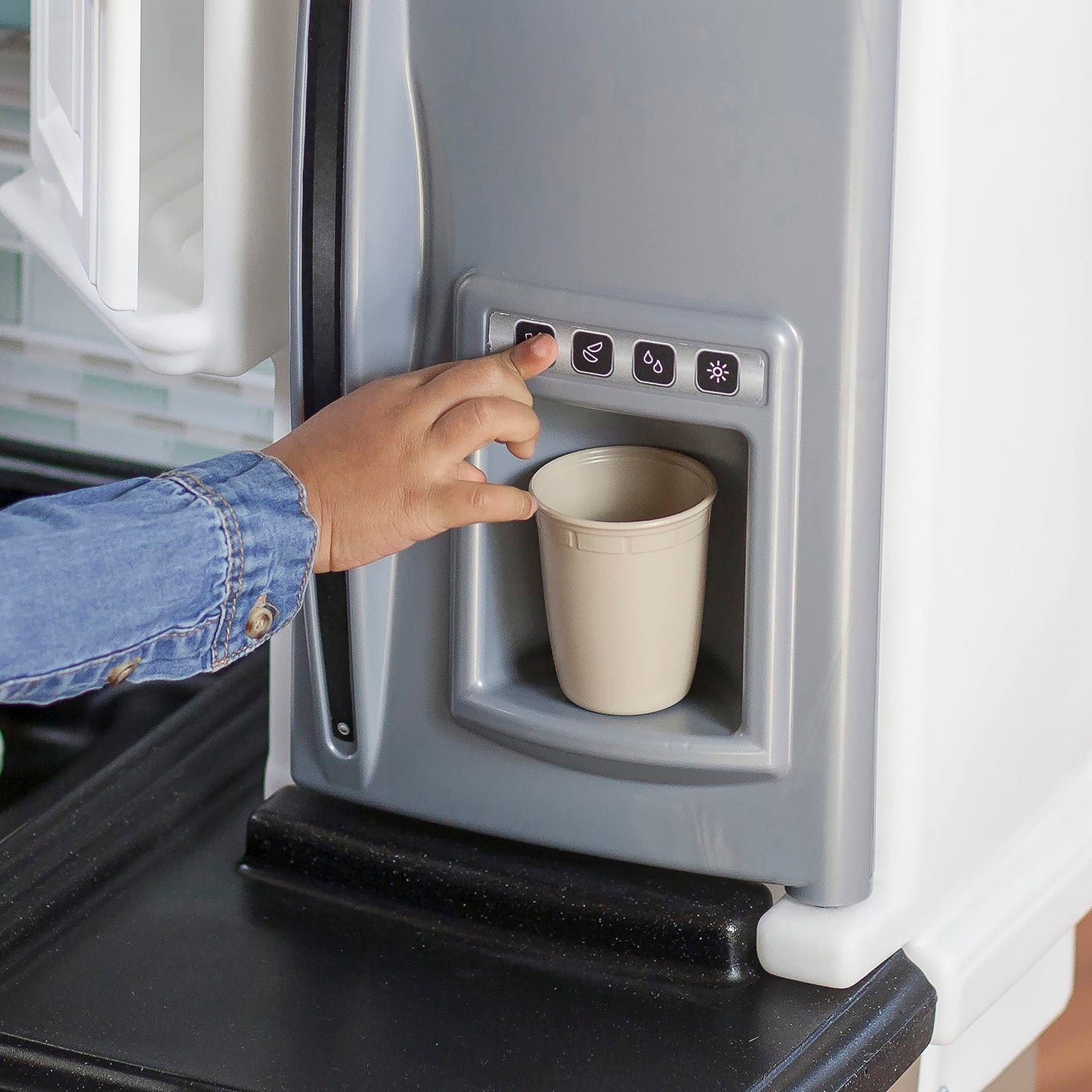 Step2 Lifestyle Dream Kids Kitchen Playset, Indoor/Outdoor Kitchenette, Interactive Play with Lights and Sounds, Made of Durable