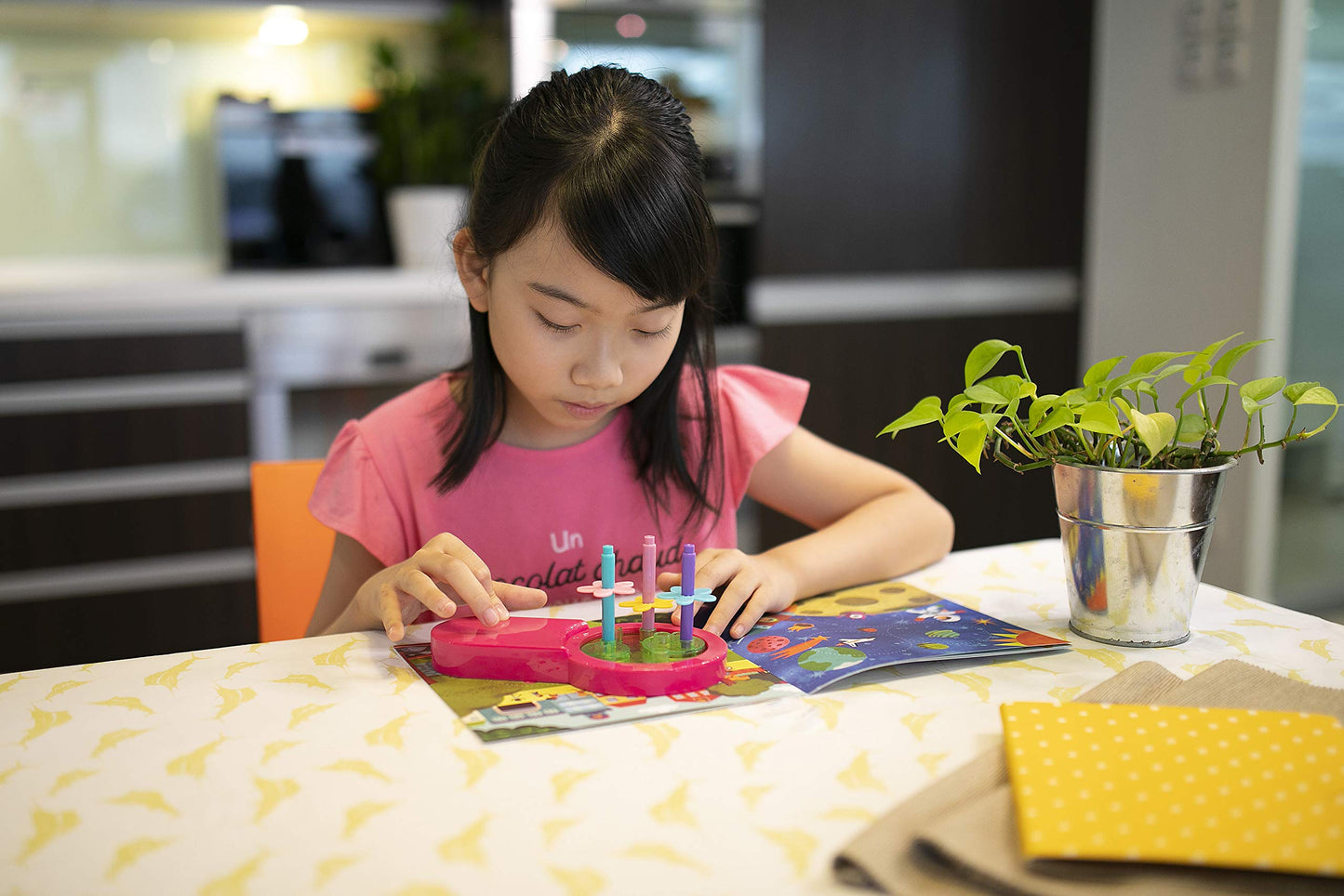 4M Toysmith, Thinking Kits Amazing Spiral Art From Steam For Juniors, Flower Toppers Spin As The Motorized Art Spinner Draws 16-