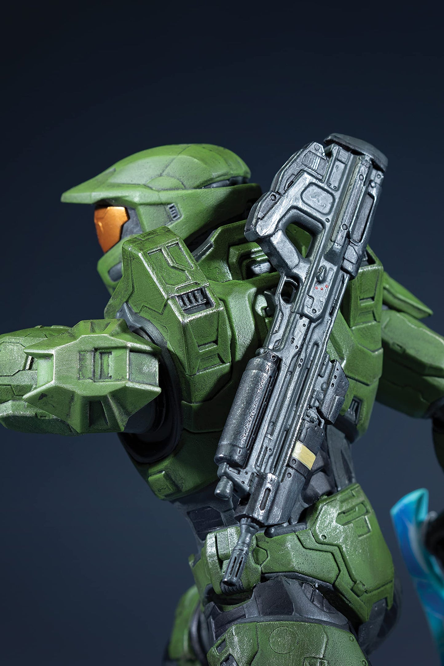 DARK HORSE COMICS Halo Infinite: Master Chief Grappleshot PVC Statue 10 inches Green