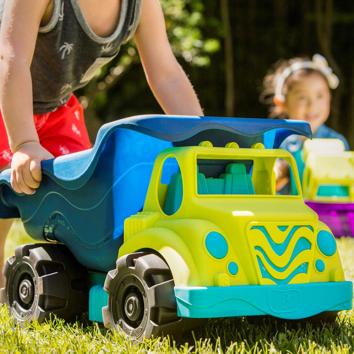 B. toys Colossal Cruiser 20 Sand Truck - Multicolor Beach Dump Truck Playset for Kids 18 Months+ - Water & Sand Play