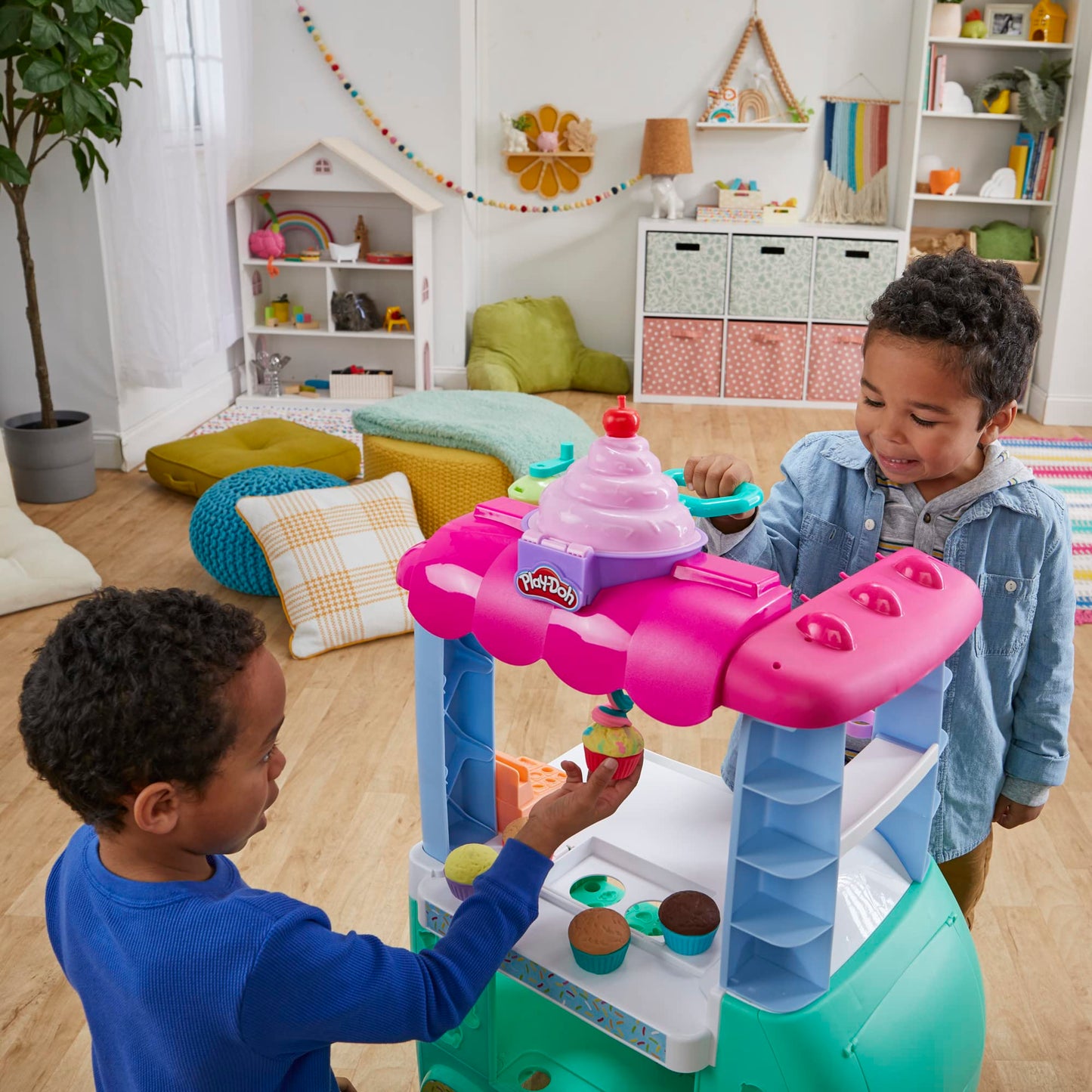 Play-Doh Kitchen Creations Sweet Snacks Food Truck Toy Kitchen Playset For Kids, 12 Modeling Compound Cans, Preschool Toys For 3 Year Old Girls & Boys & Up (Amazon Exclusive)