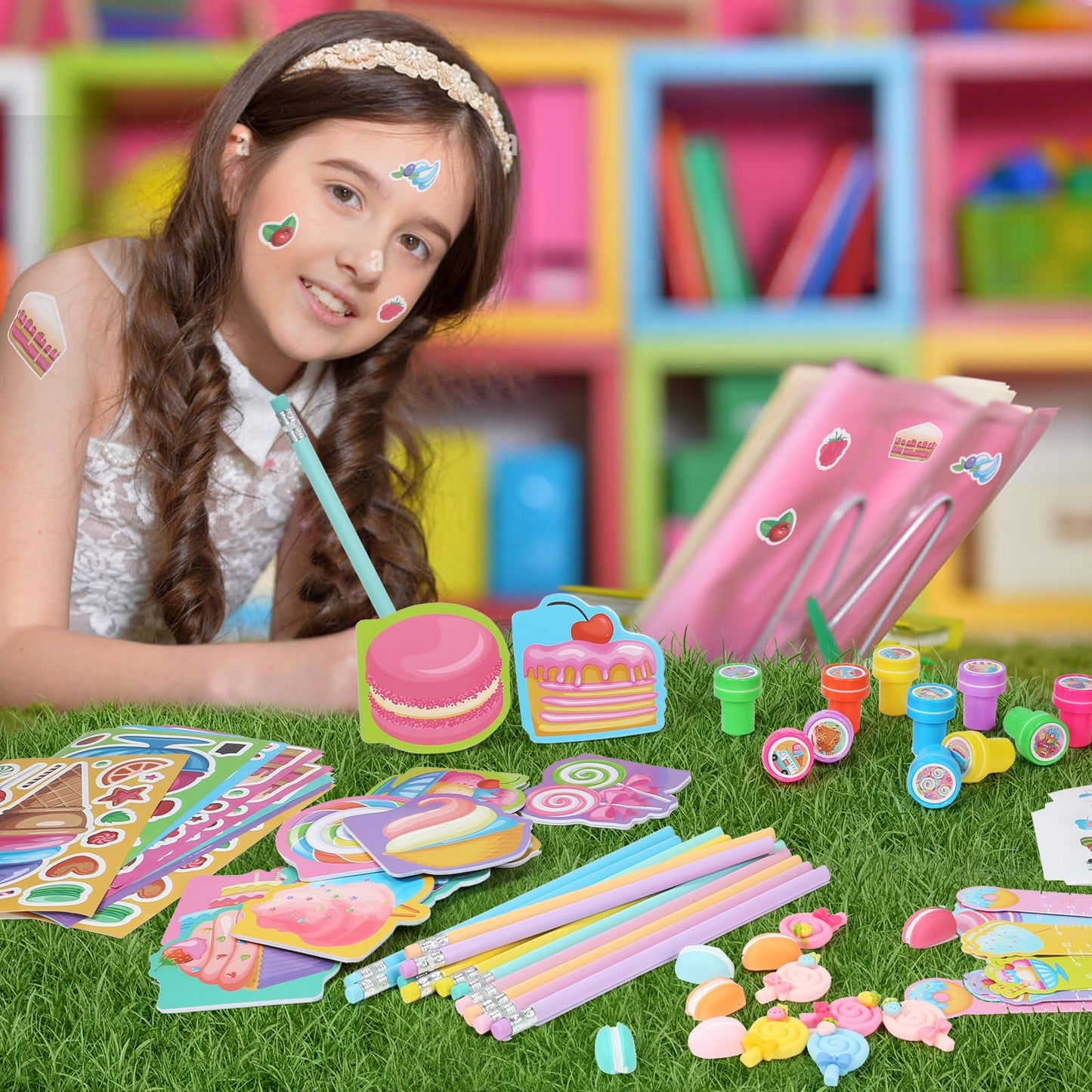 BenLouis 192Pcs Candyland Party Favors Ice Cream Donut Mini Notebook Stampers School Stationery Bulk for Kids Lollipop Sweet Tre