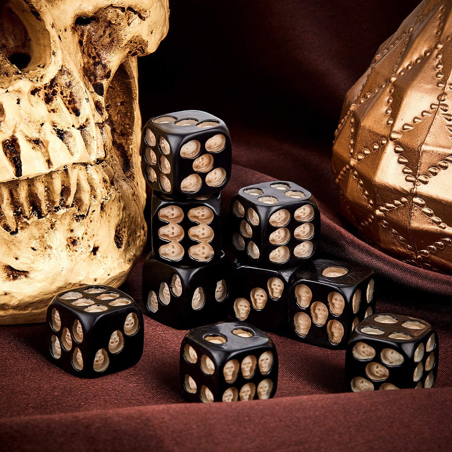 10 Pieces Black Skull Dice Halloween Dice 3D Skeleton Dice Decorative Mini Skull Face Gaming Dice 0.7 Inch Cube Dice with Flanne