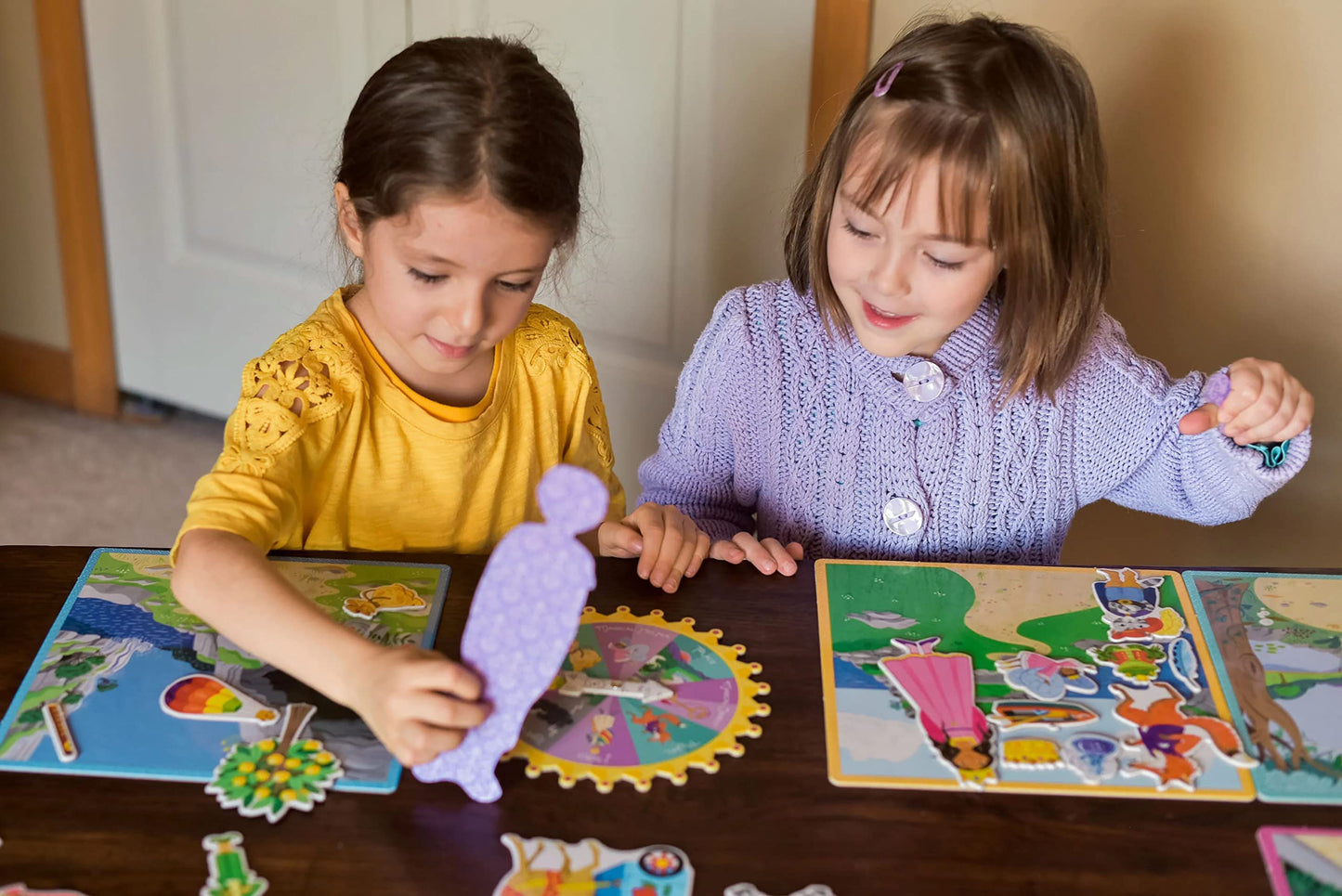 eeBoo Fairytale Spinner Game for 2-4 Players, Ages 5+, Multicolour, Plastic, Model FAIRG2