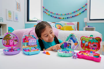 Polly Pocket Compact Playset with 2 Micro Dolls & 13 Accessories, Multicolor, Model FRY35, Travel Toys with Surprise Reveals