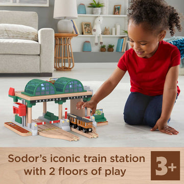 Thomas & Friends Wooden Railway Train Set - Knapford Station Passenger Pickup Playset for Kids Ages 3+, Multicolor