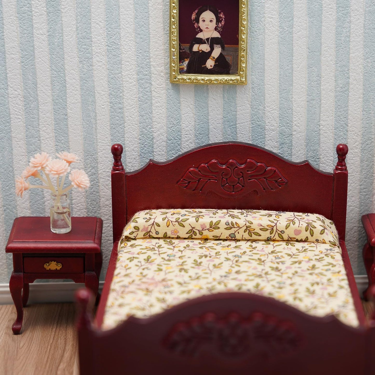 Miniature Furniture Dollhouse Wooden Fabric Bed With Mattress & Pillow 1 12 Scale Furniture Dollhouse Decoration Accessories (Red)